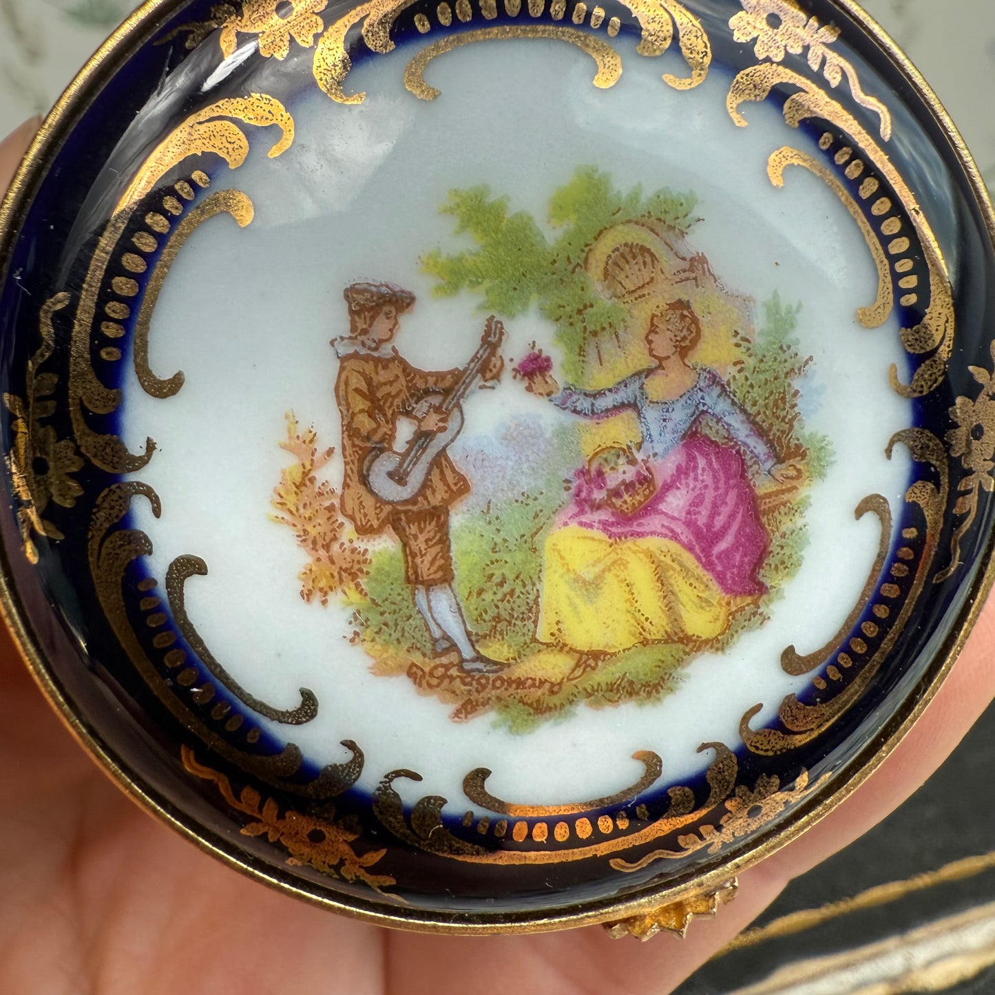Pompadour Limoges Döschen blau