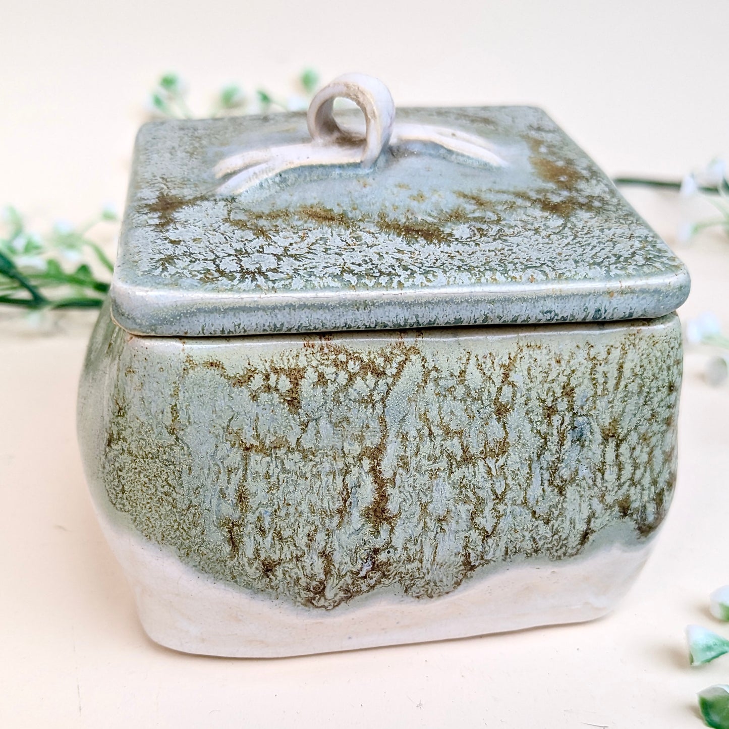 Ceramic tin bow
