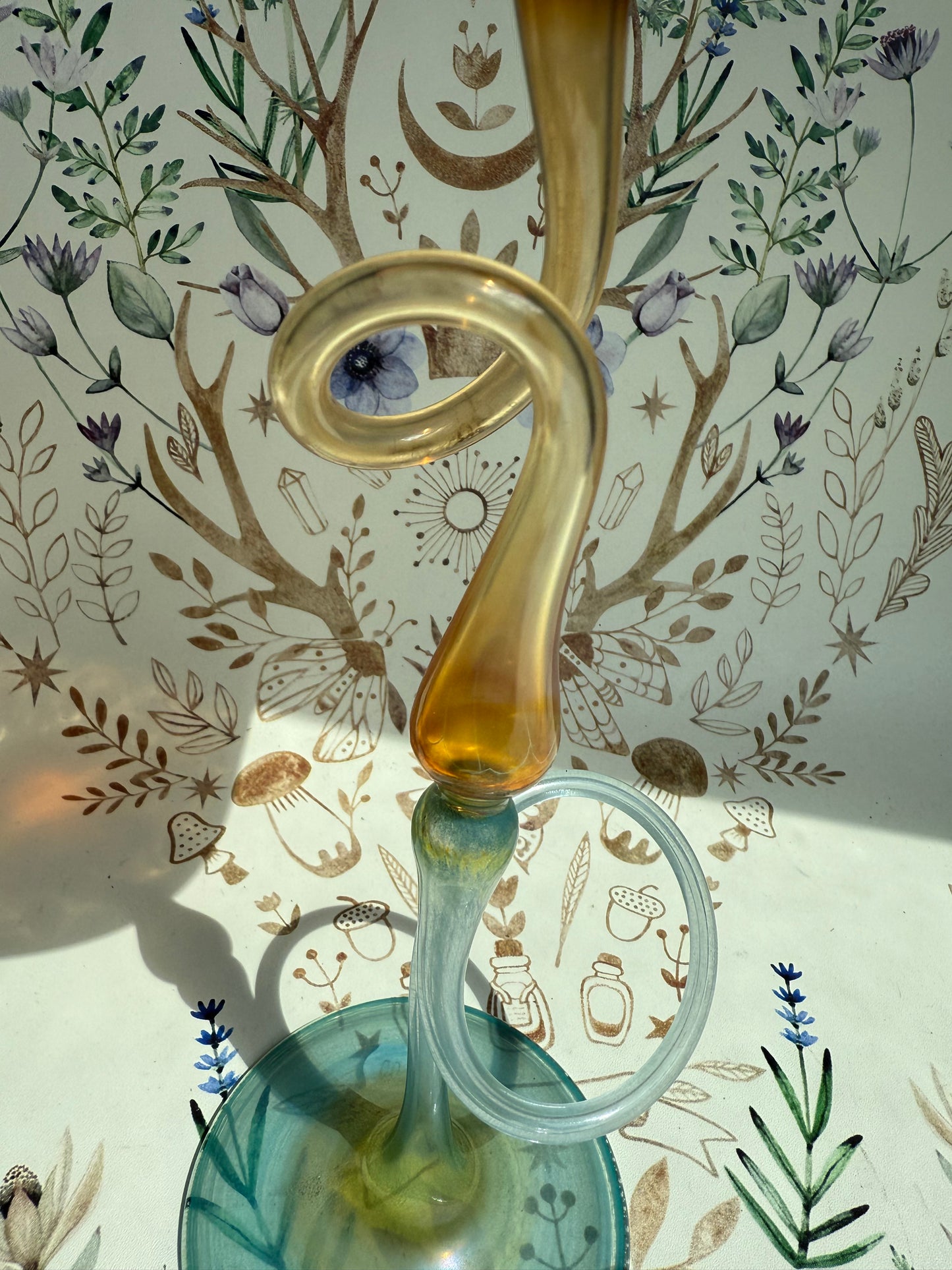 Intertwined glass vase