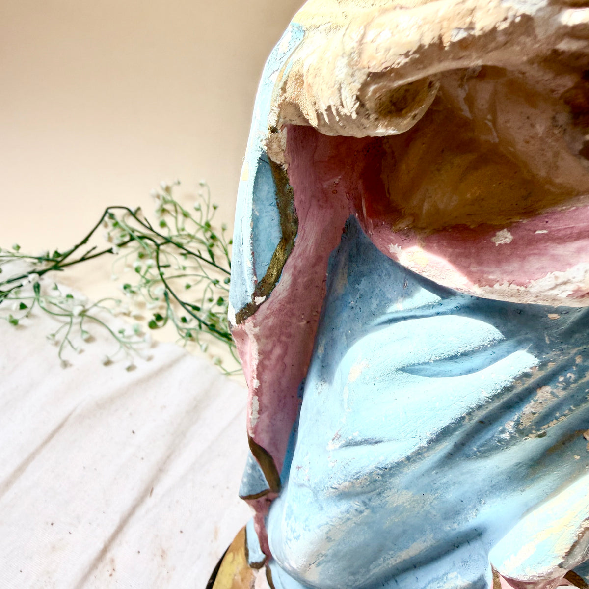 Marienstatue offenes Herz