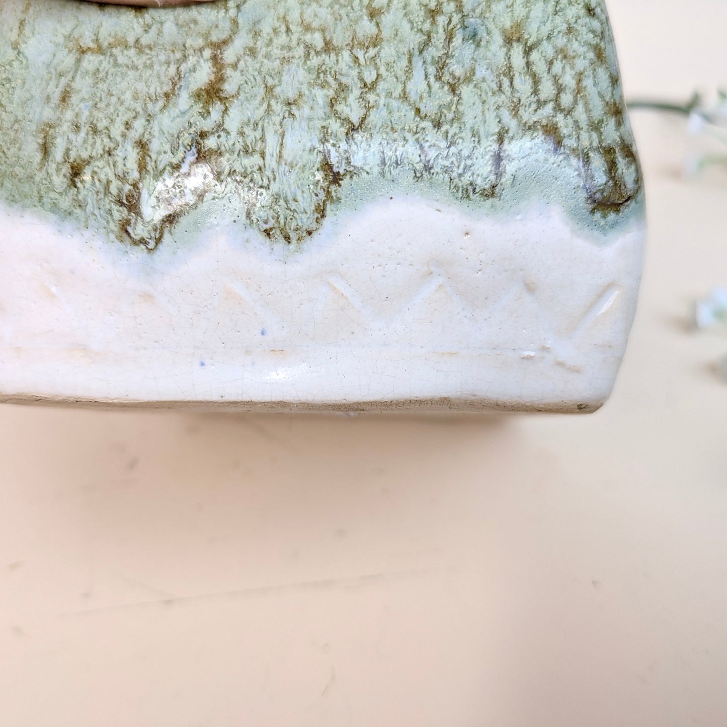 Ceramic tin bow