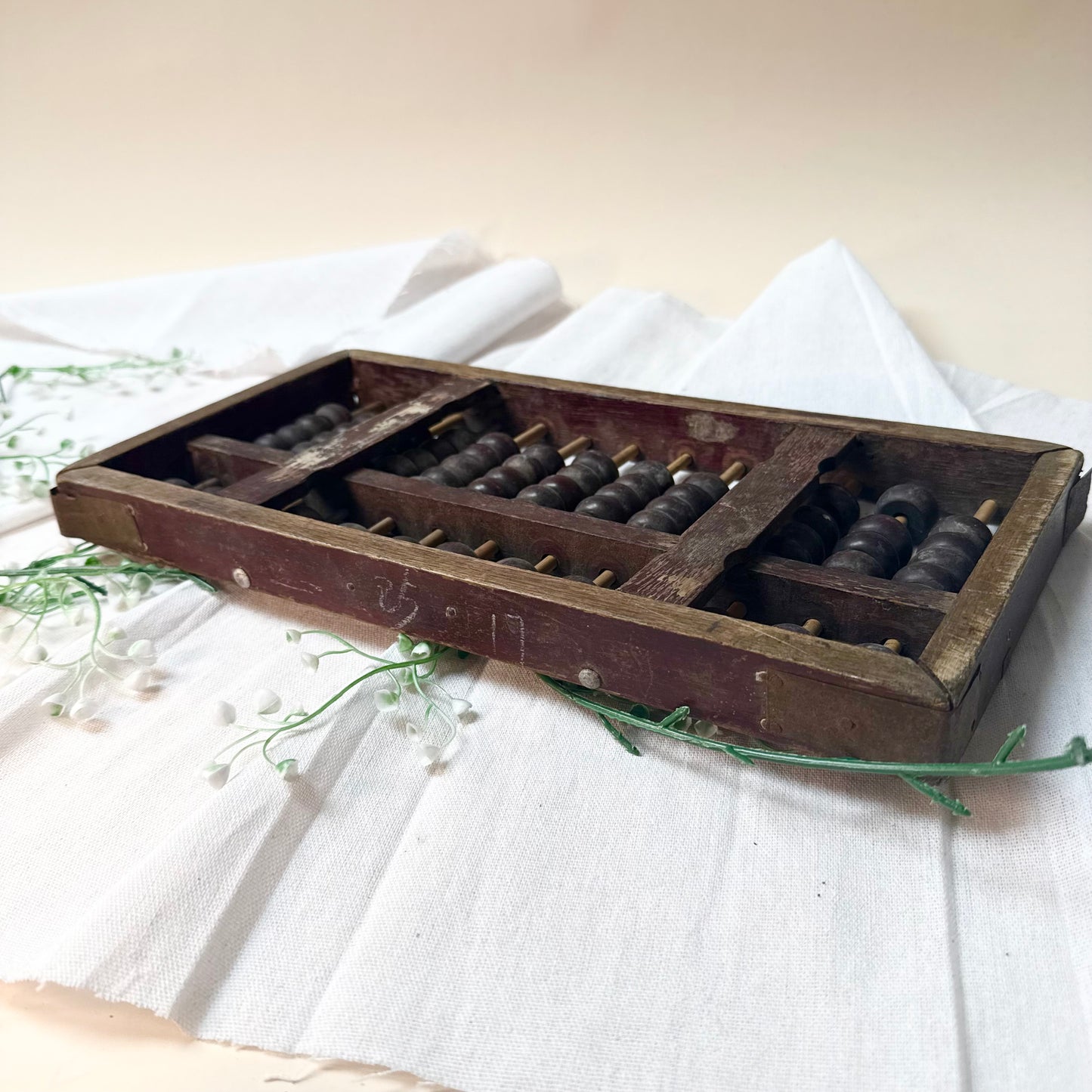 Antiker Rechenschieber aus Holz