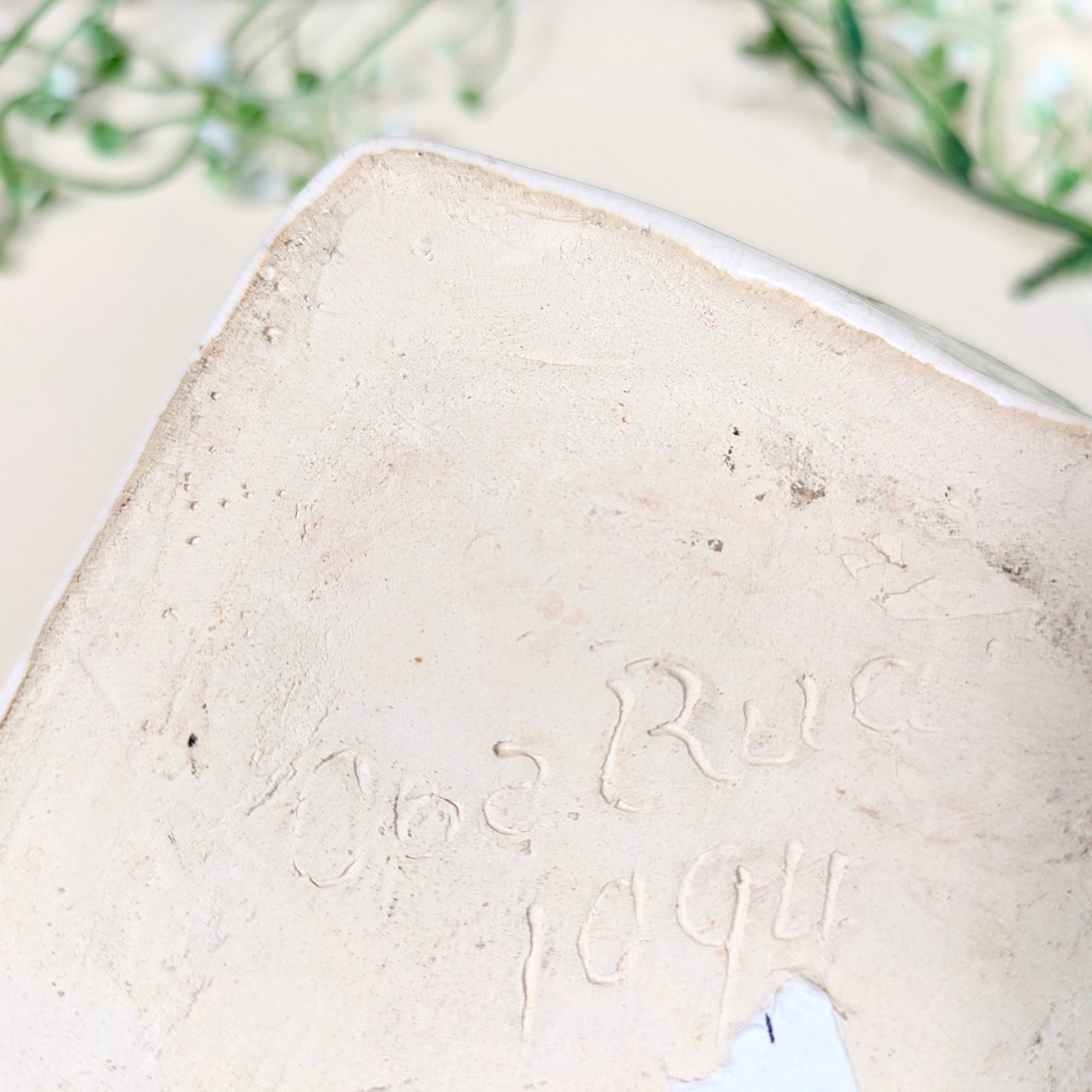 Ceramic tin bow