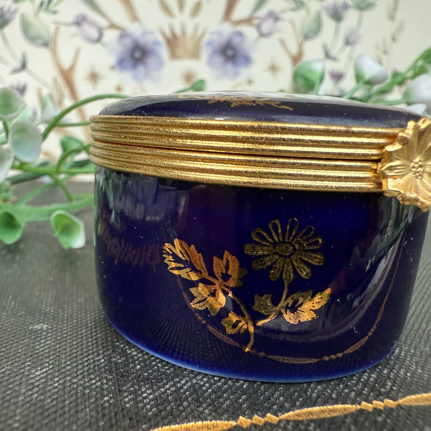 Pompadour Limoges Döschen blau