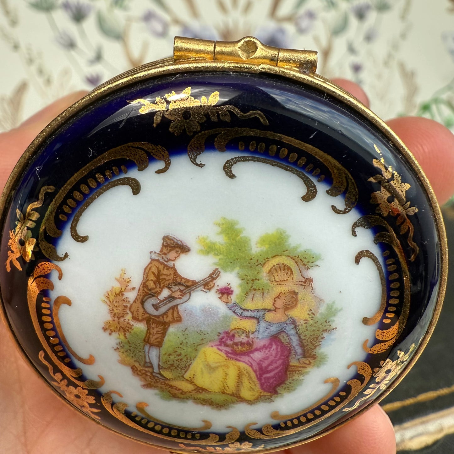 Pompadour Limoges Döschen blau