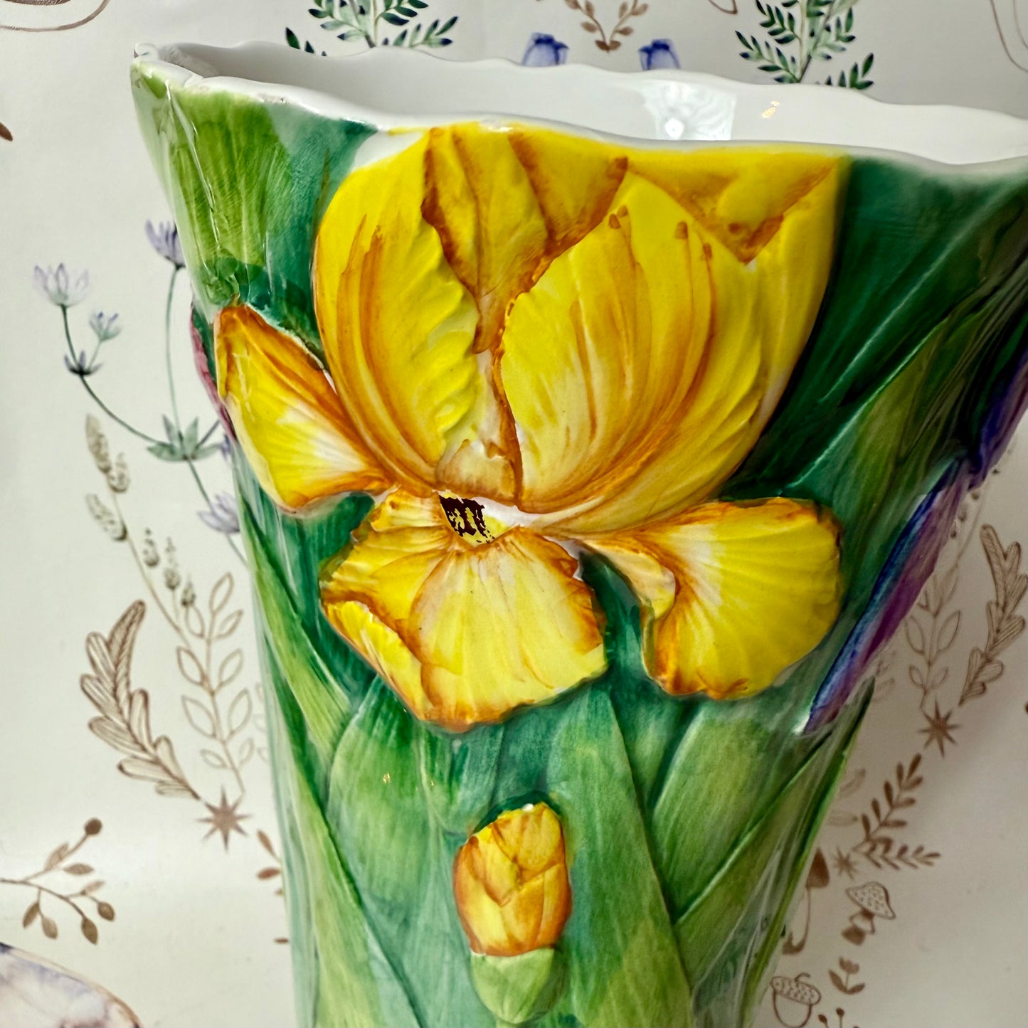 Italian vase with floral decoration