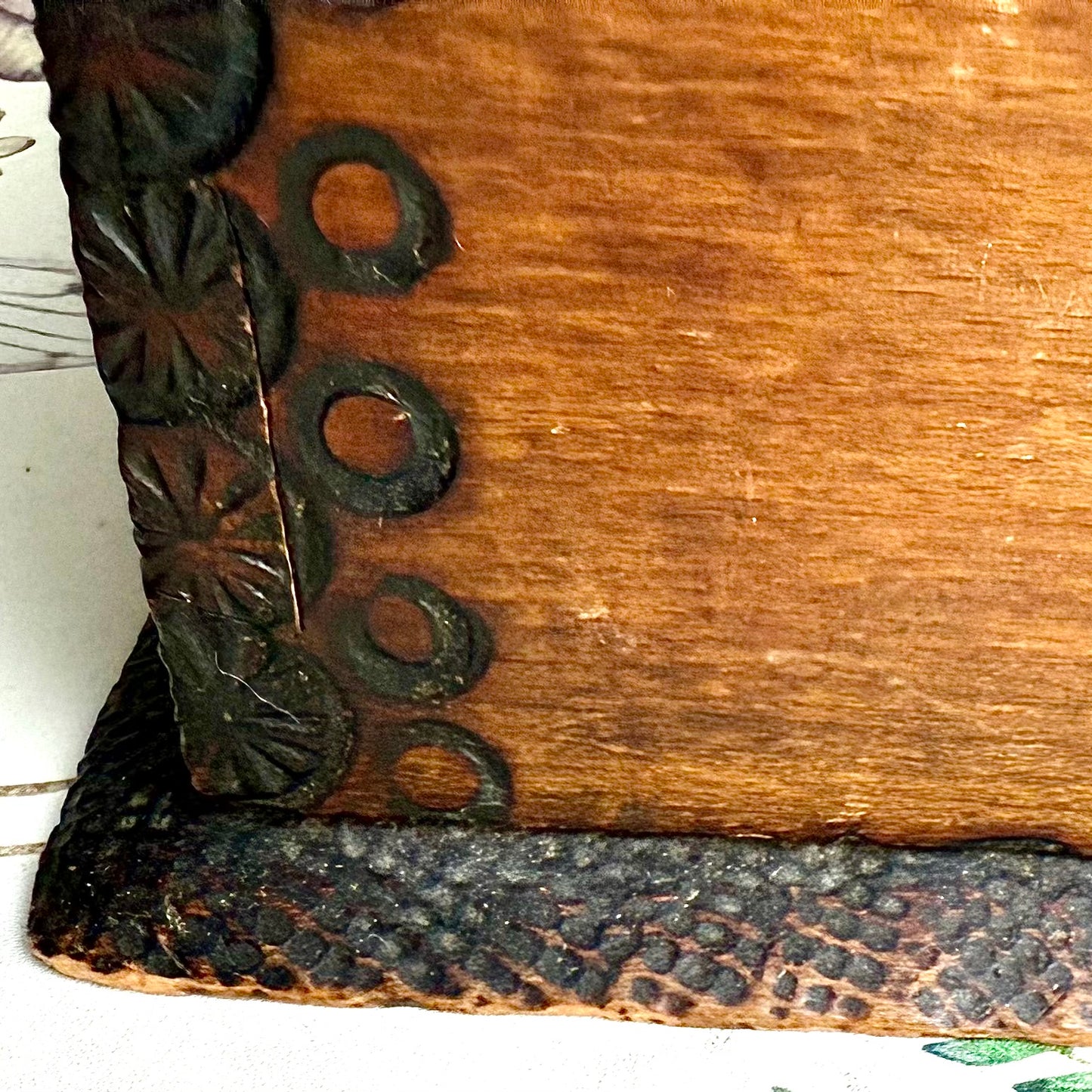 Bemalte Holzbox antik Blumen