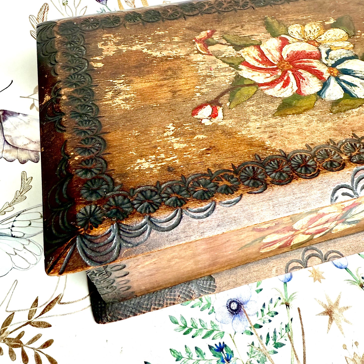 Bemalte Holzbox antik Blumen
