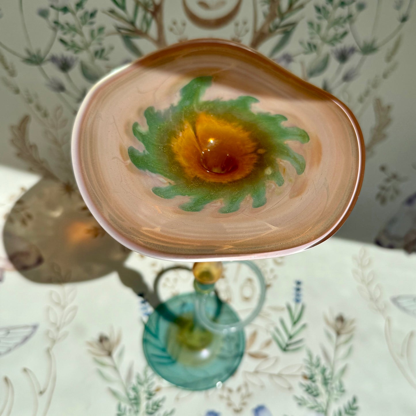 Intertwined glass vase