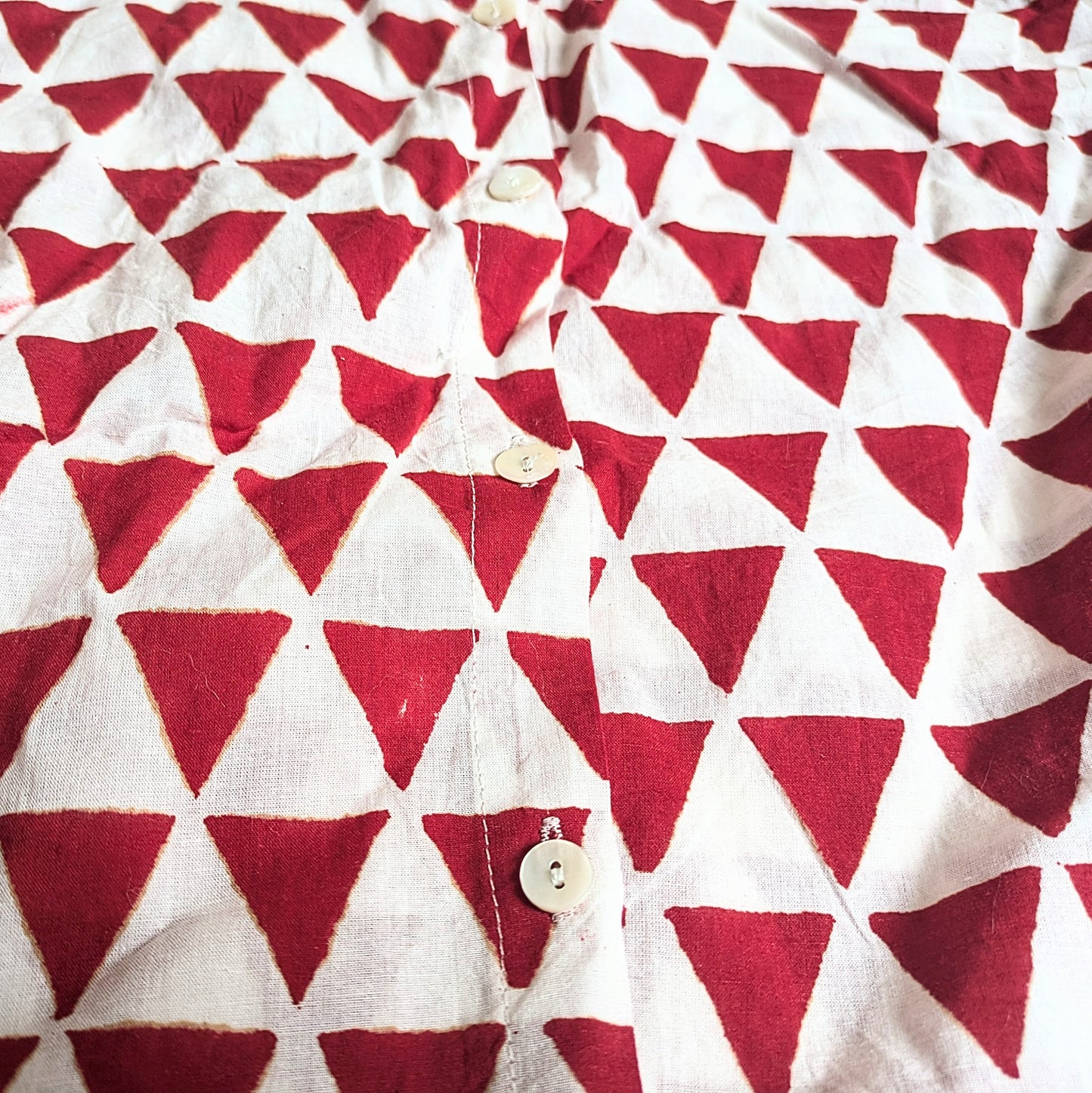 Kissenhülle rote Dreiecke 50 x 50