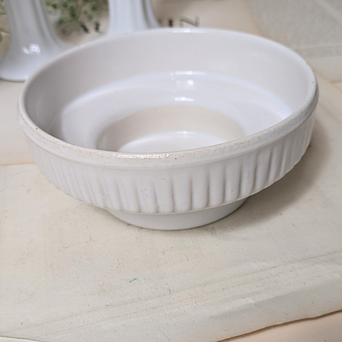 Bol bas en céramique blanche