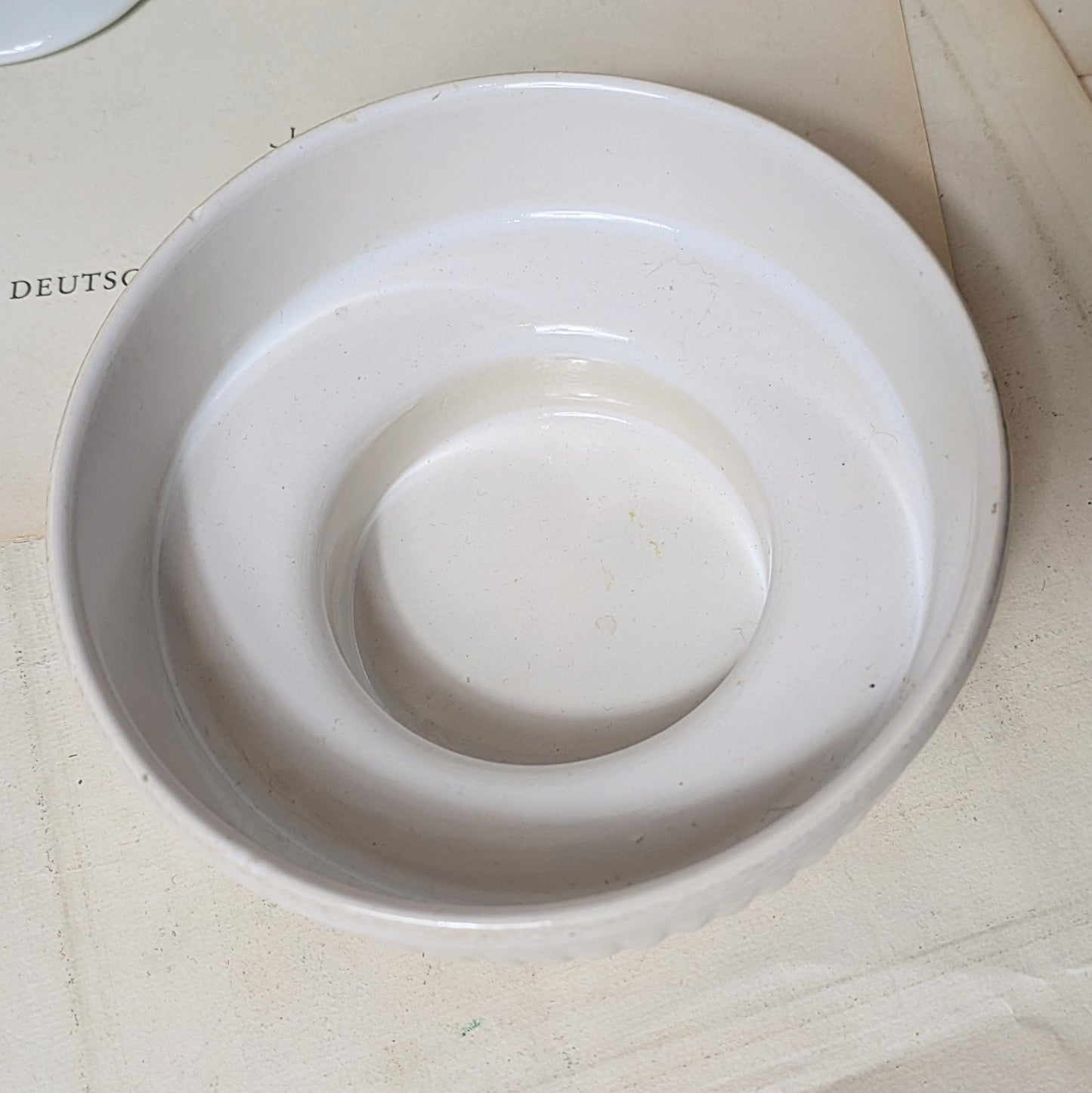Bol bas en céramique blanche