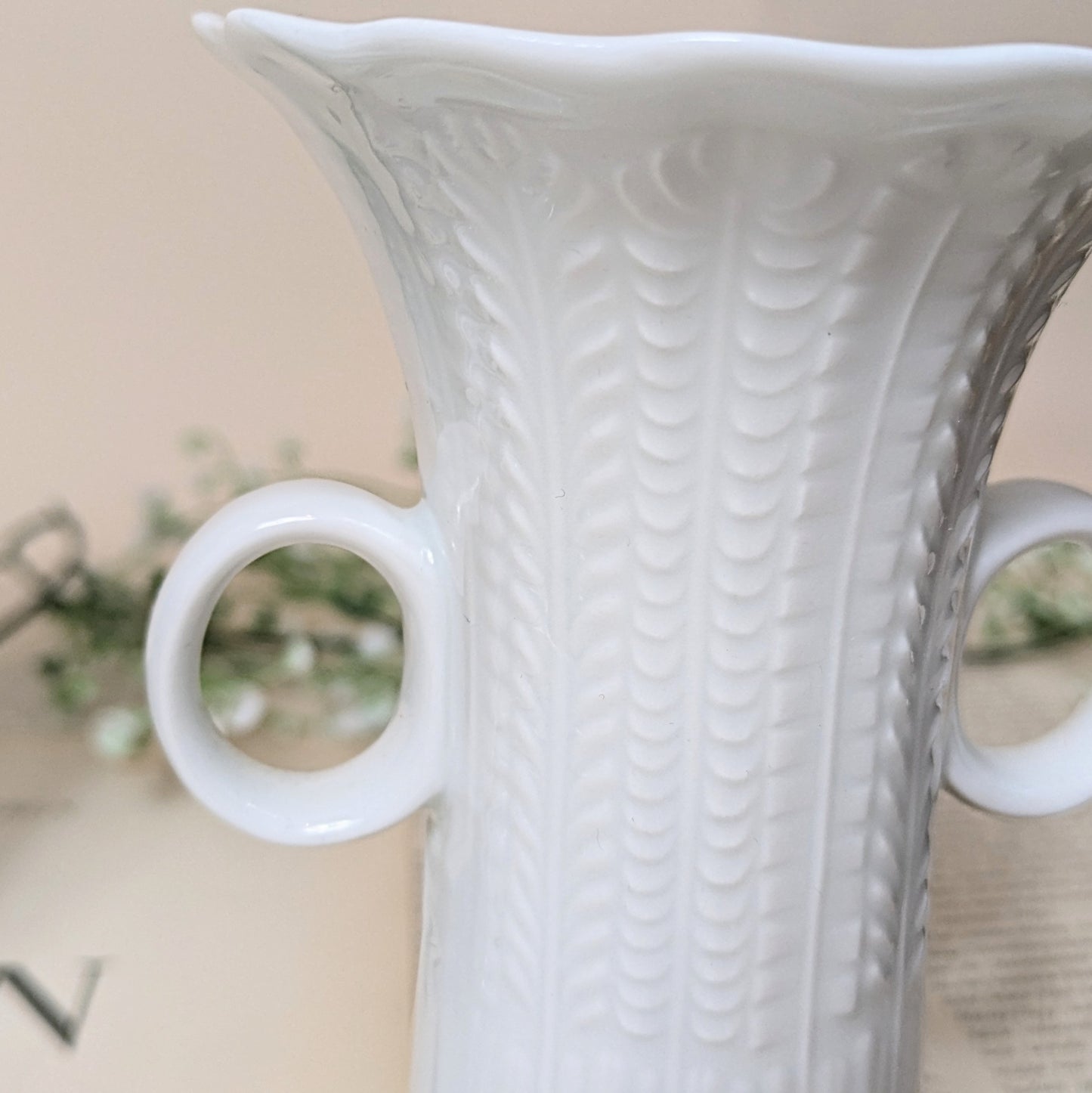 Vase à anse blanche