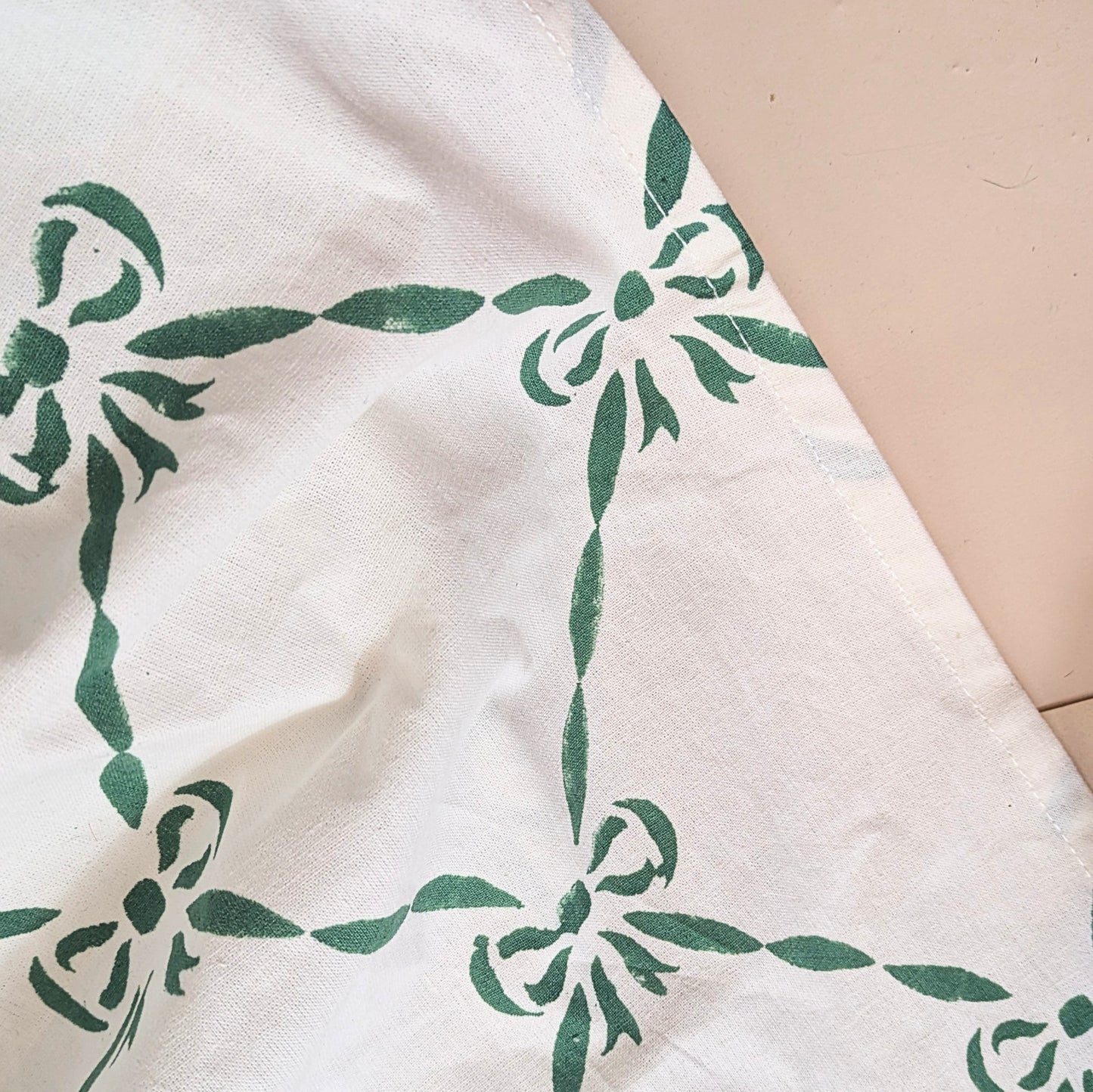 Tablecloth green bows XL