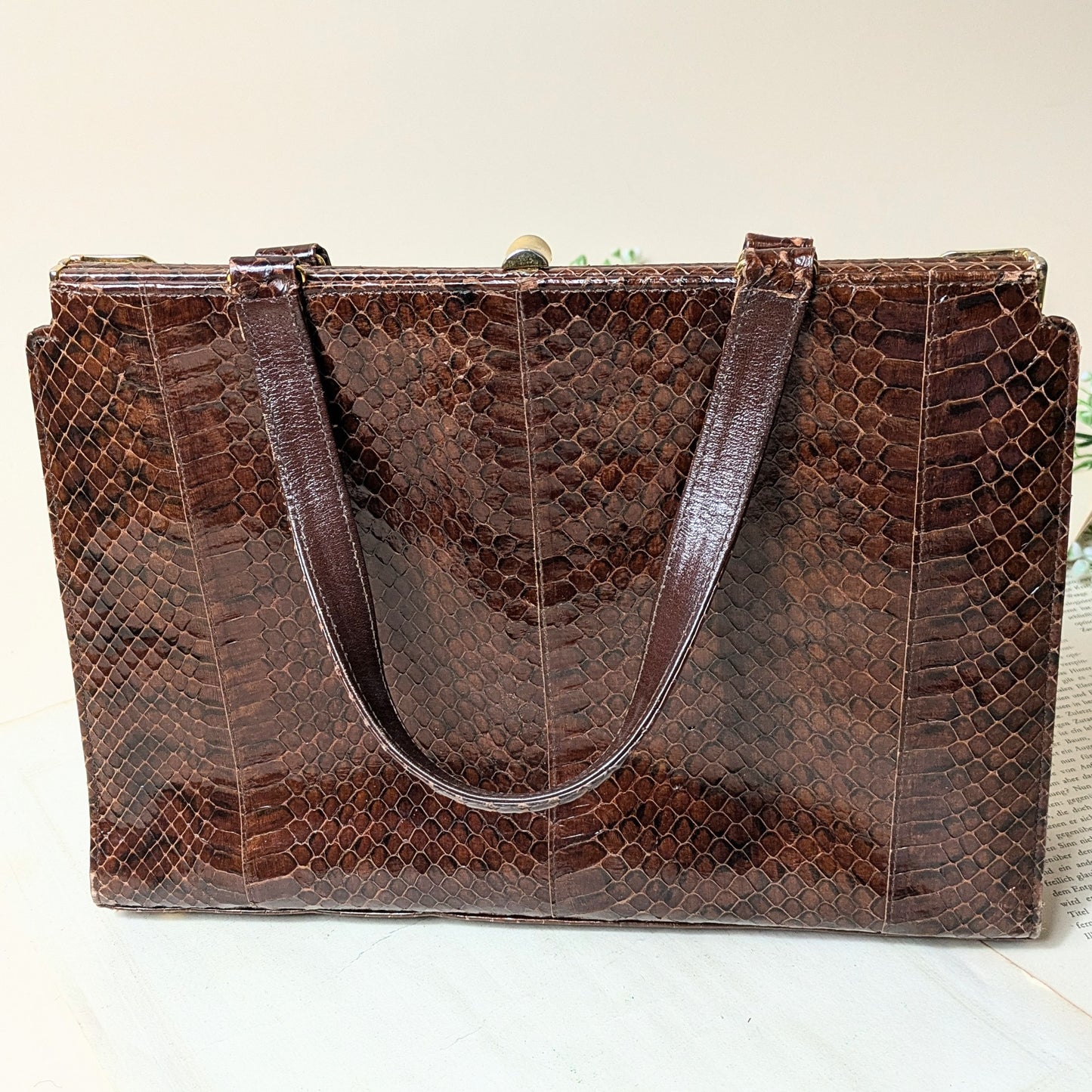 Bag in brown and gold