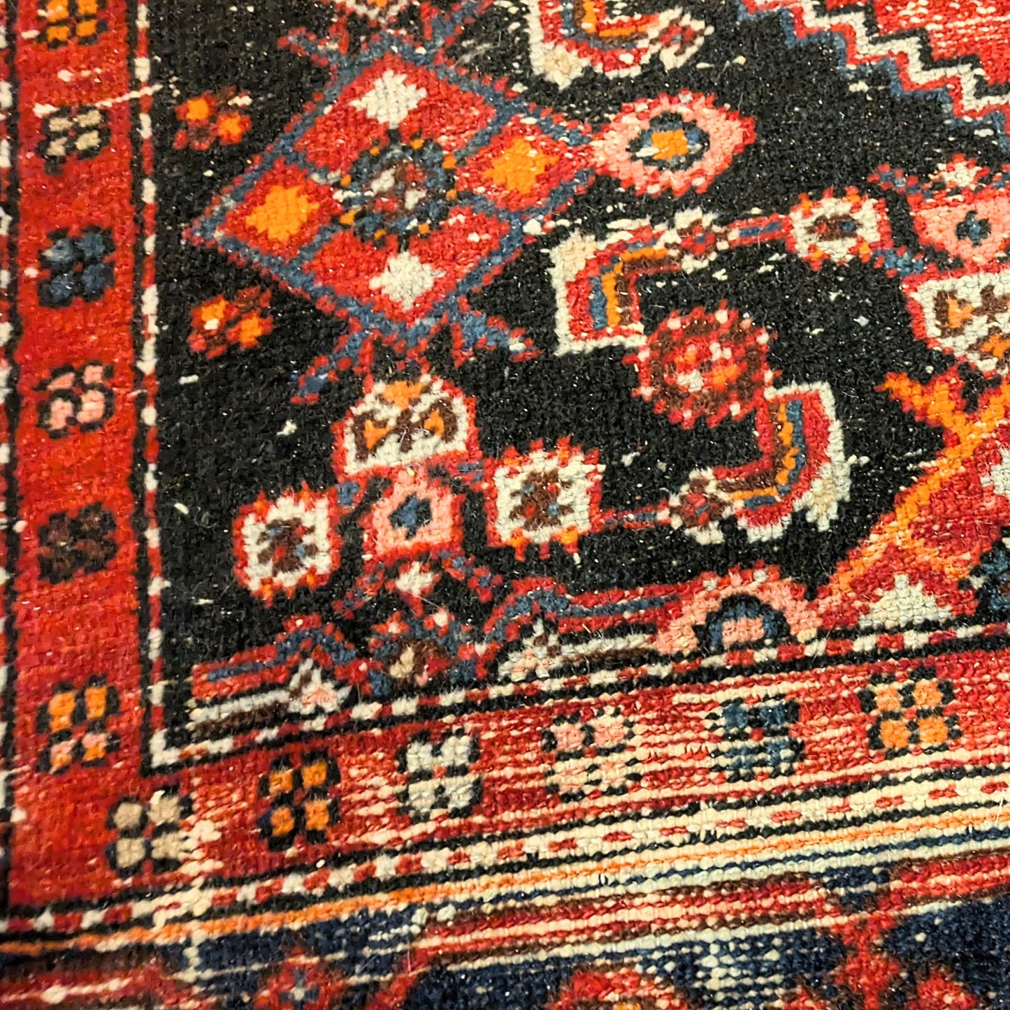 Persian carpet 200 x 124