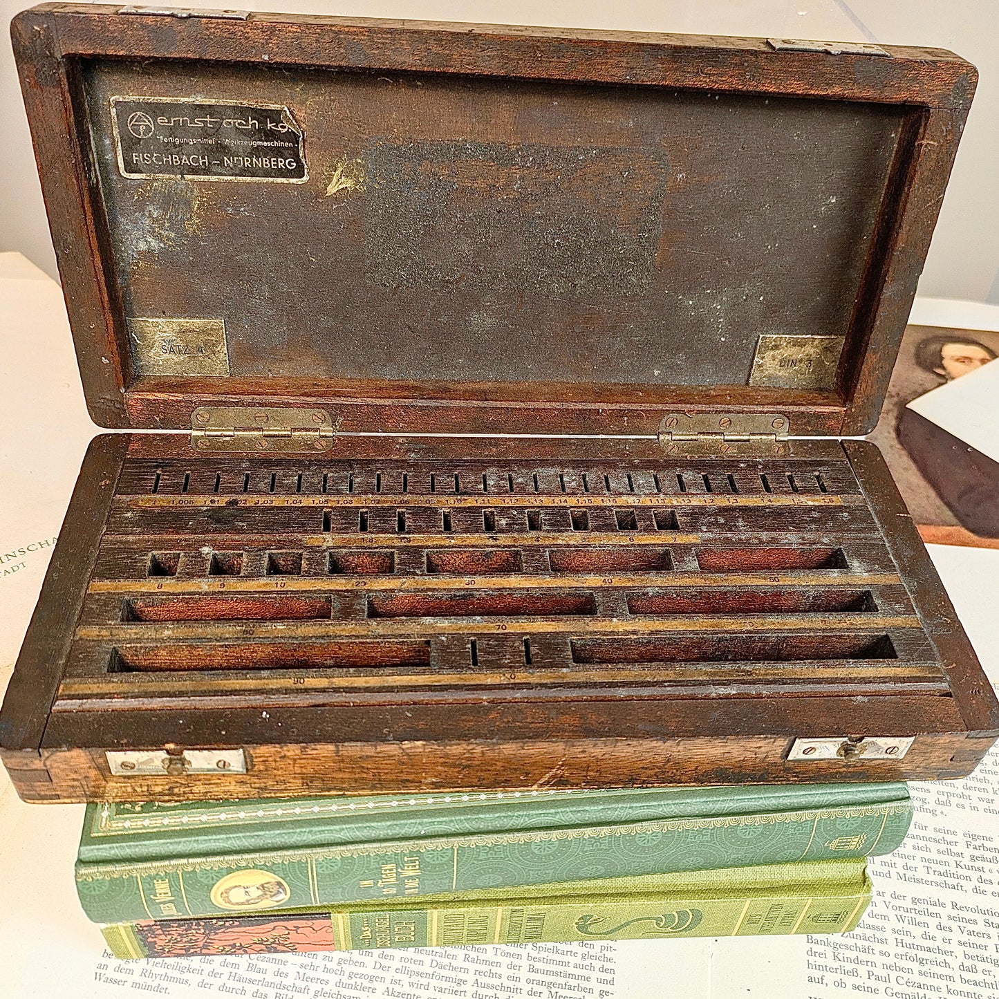 Thickness gauge box light