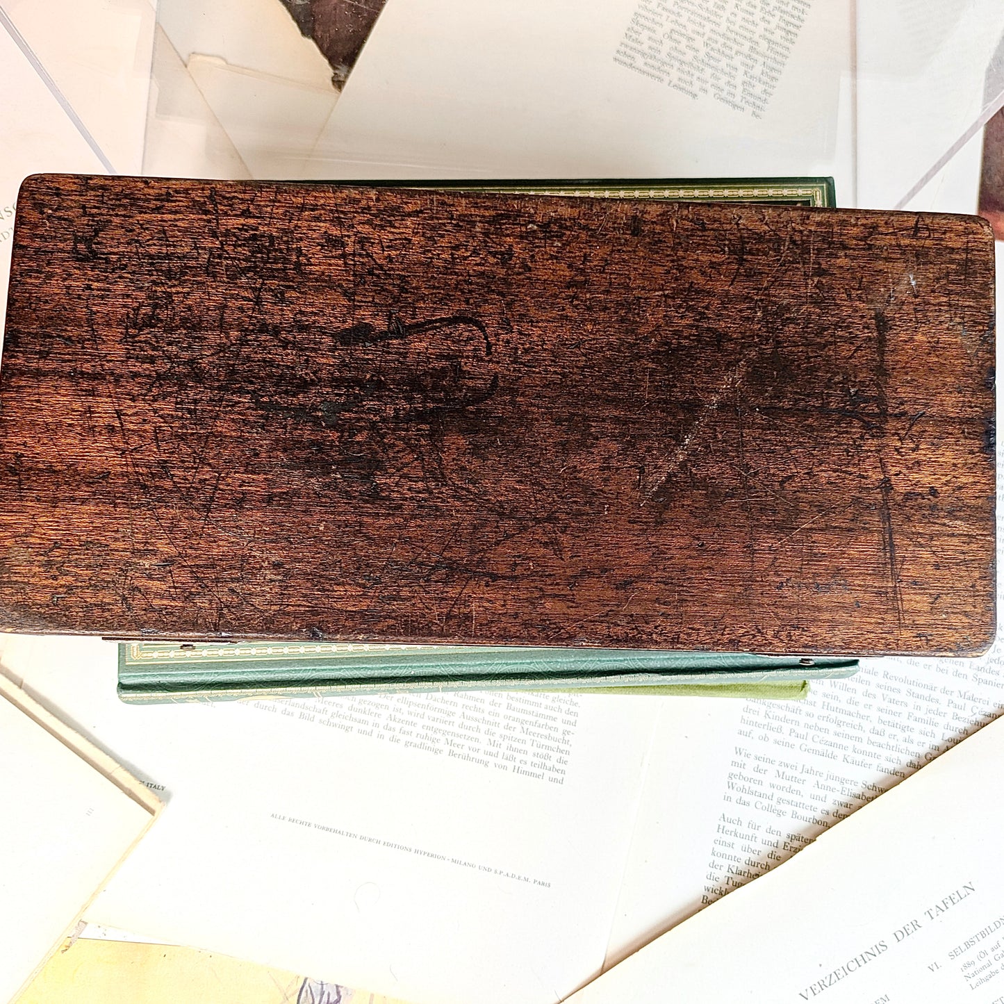 Thickness gauge box light