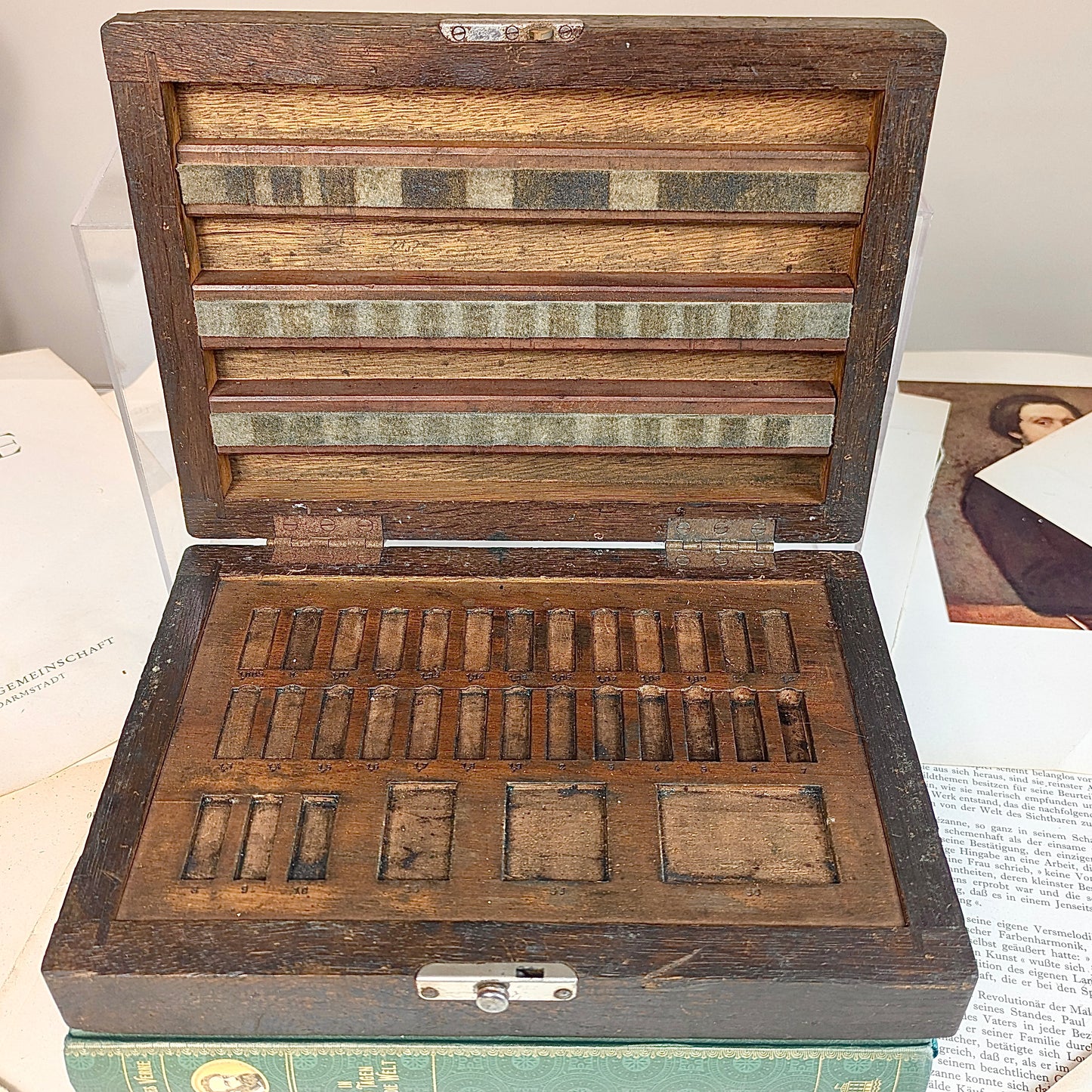 Thickness gauge box dark