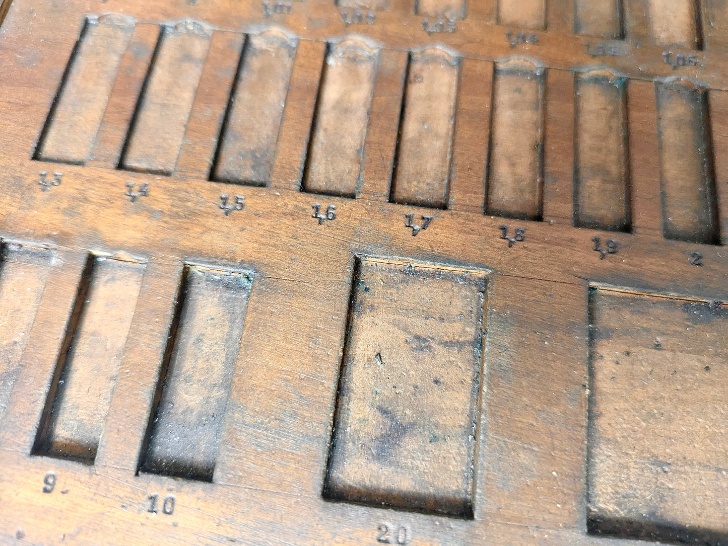 Thickness gauge box dark