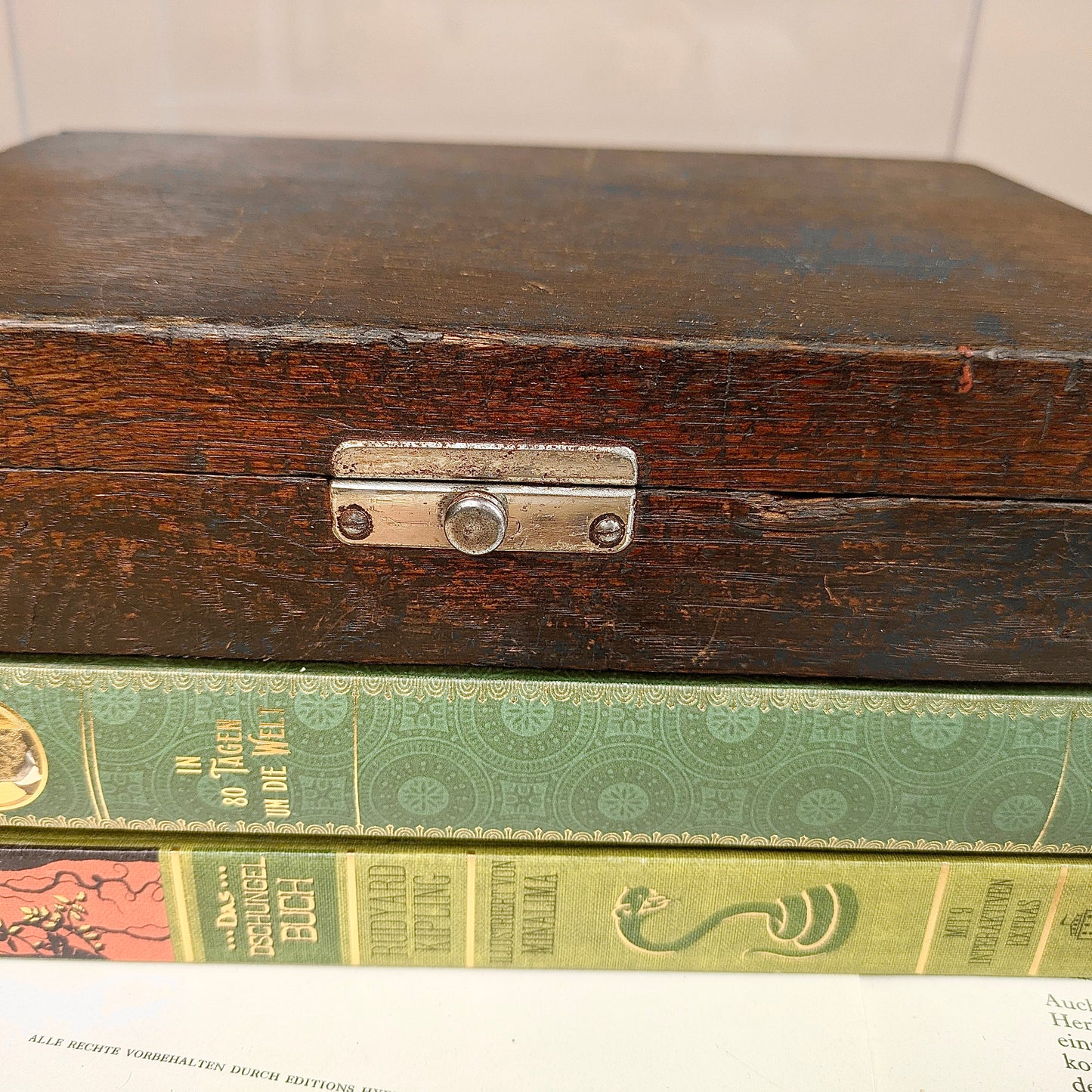 Thickness gauge box dark