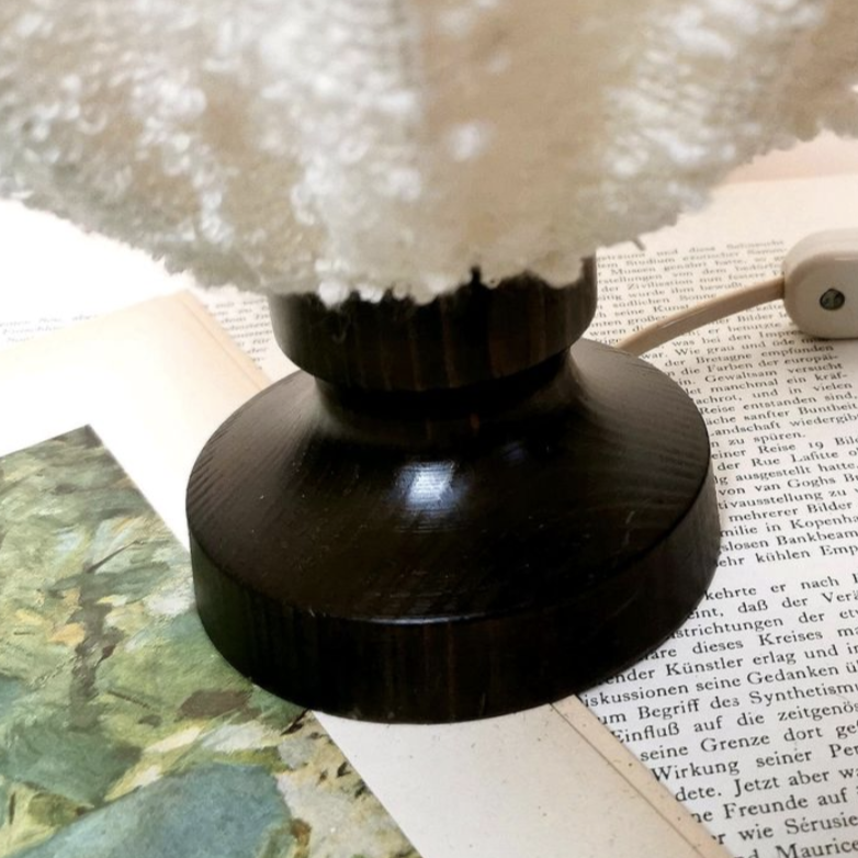Lampe mit Bouclé Schirm