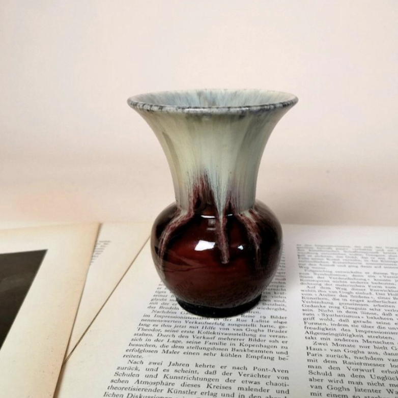 Vase with gradient glaze