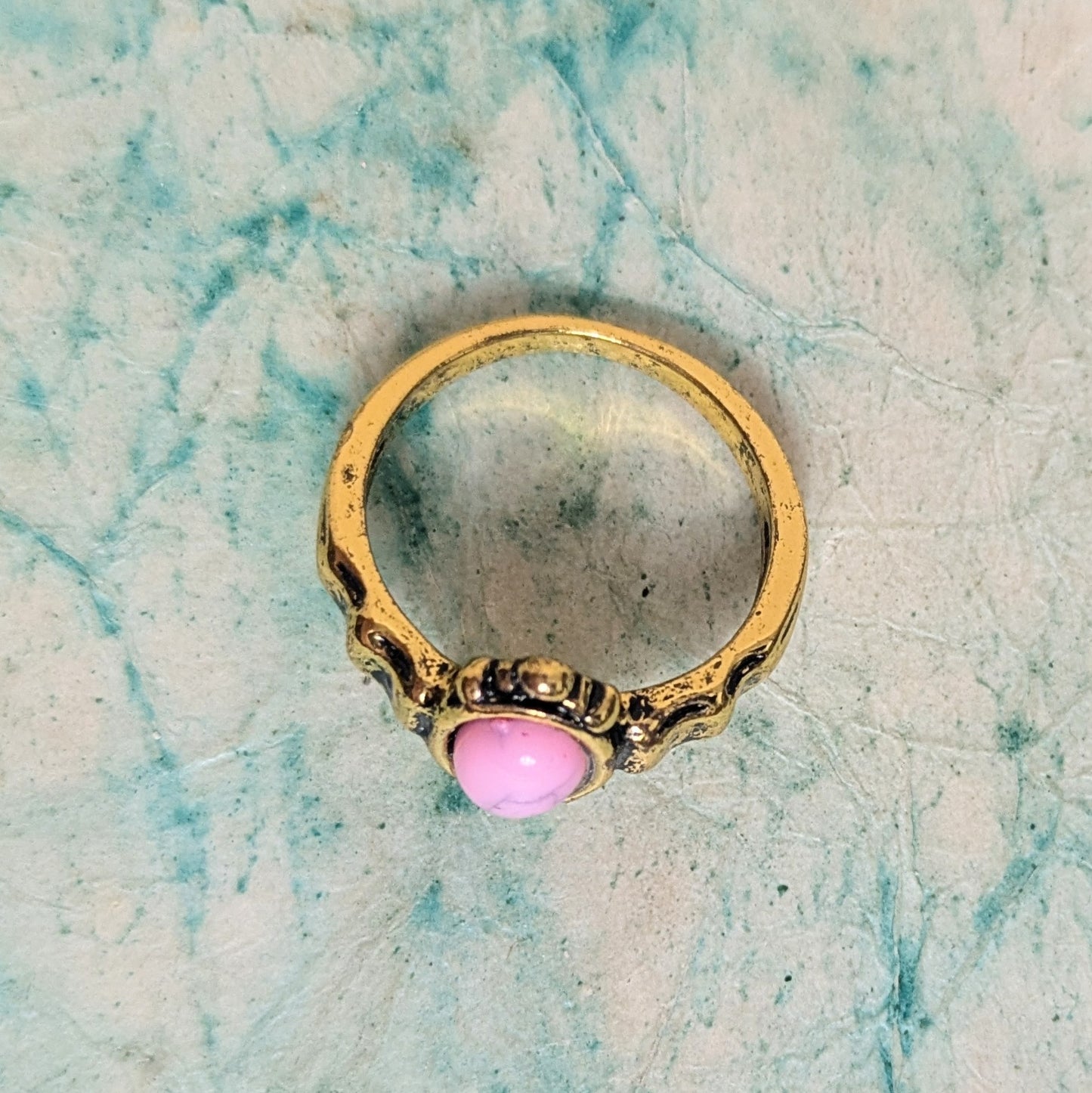 Ring mit rosa Marmorstein