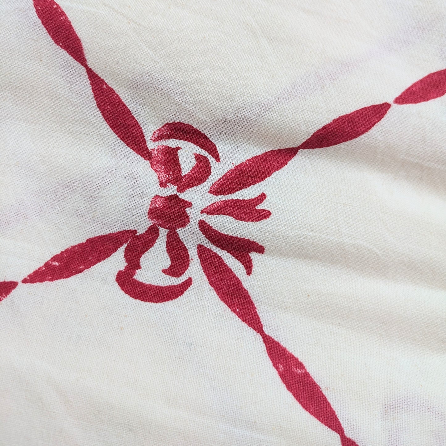 Tablecloth red bows