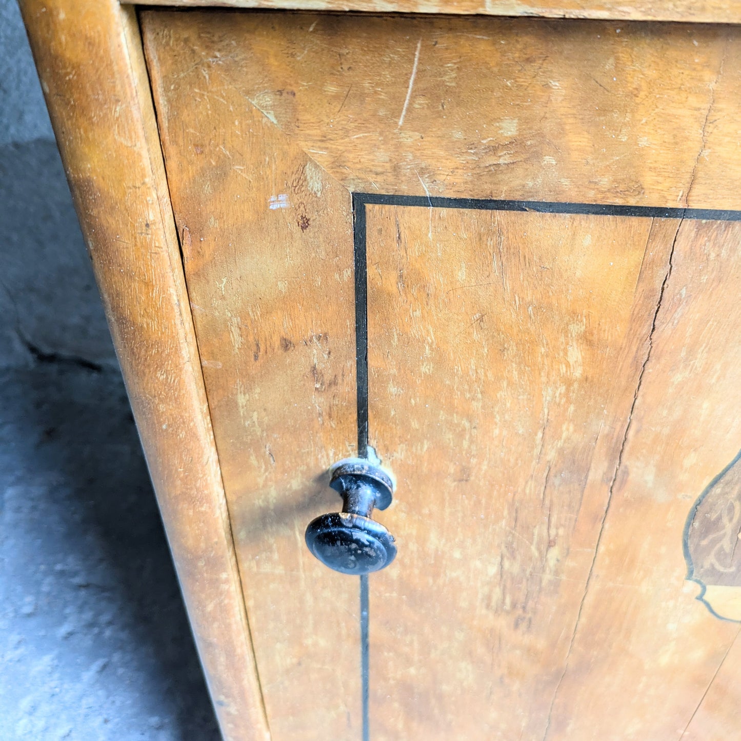 Small chest of drawers with inlays