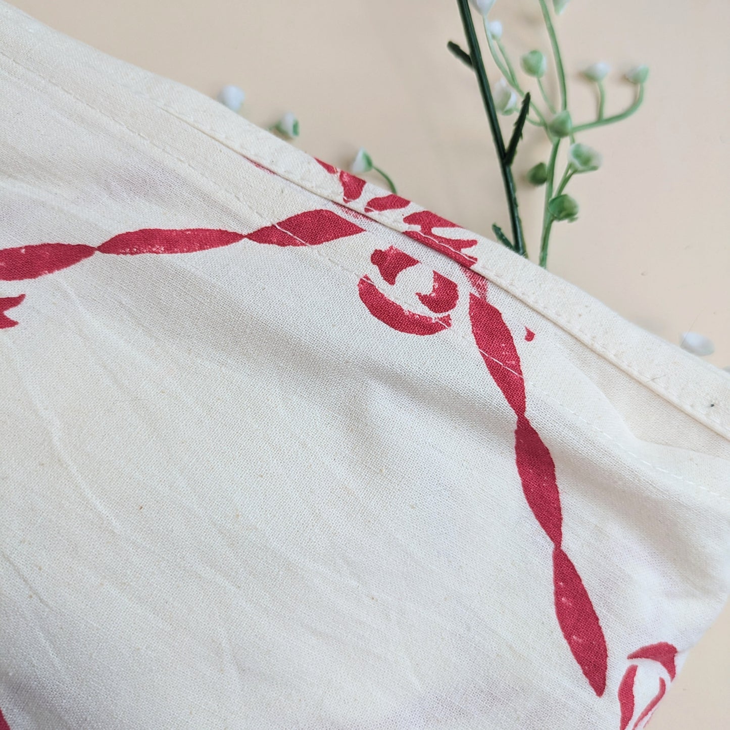 Tablecloth red bows