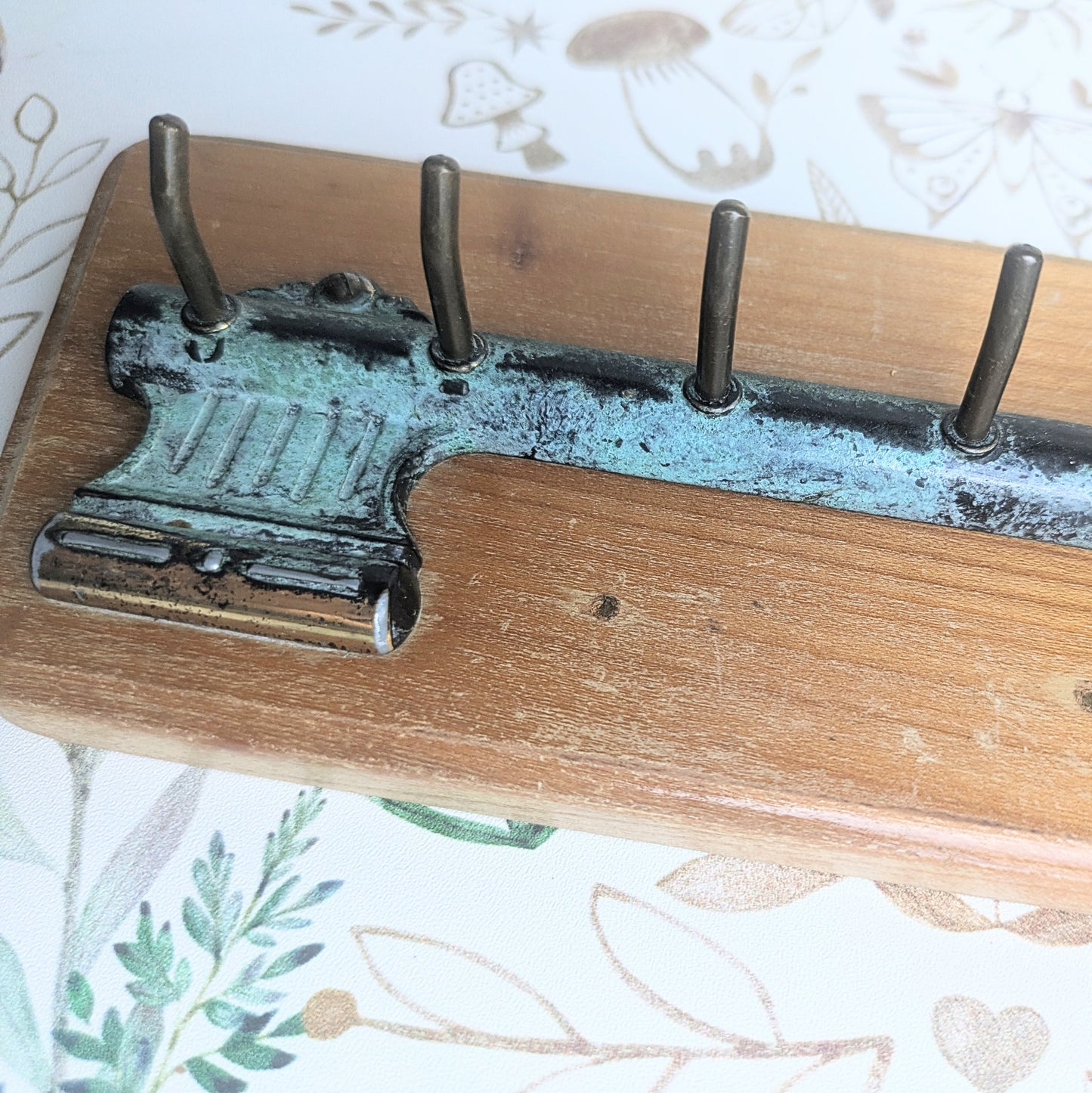 Key rack with metal key