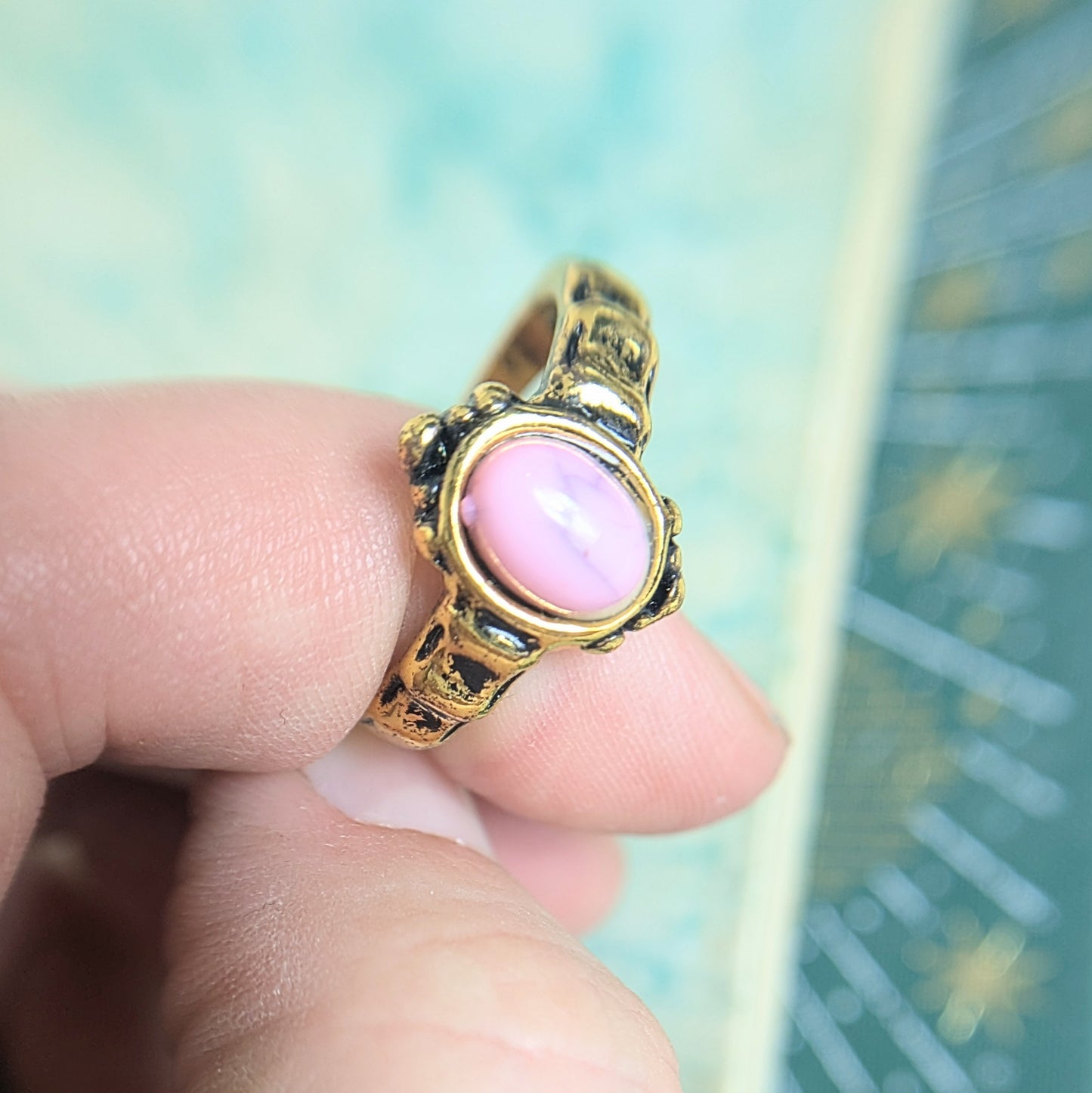 Ring mit rosa Marmorstein
