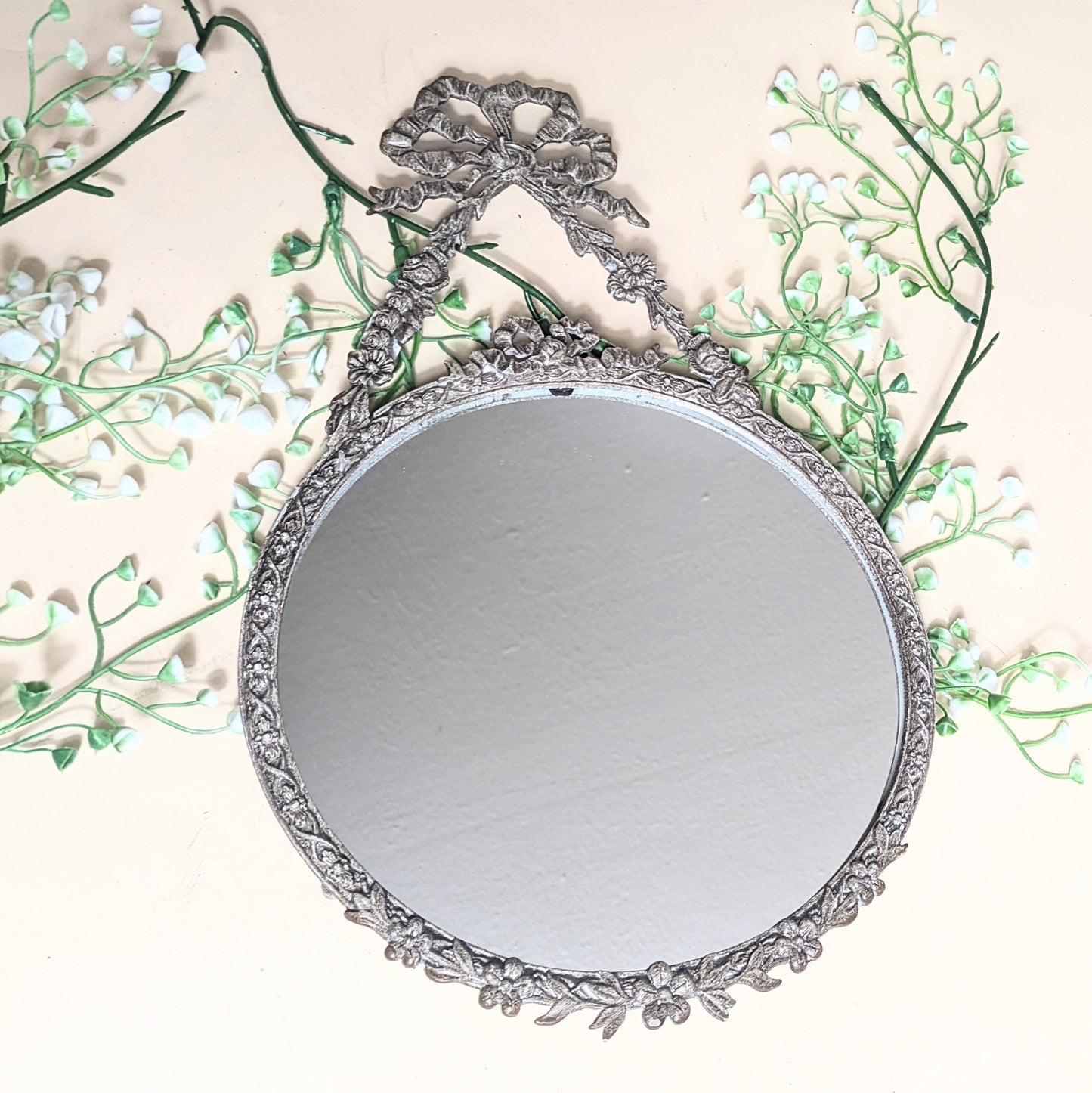 Mirror with bows & flowers