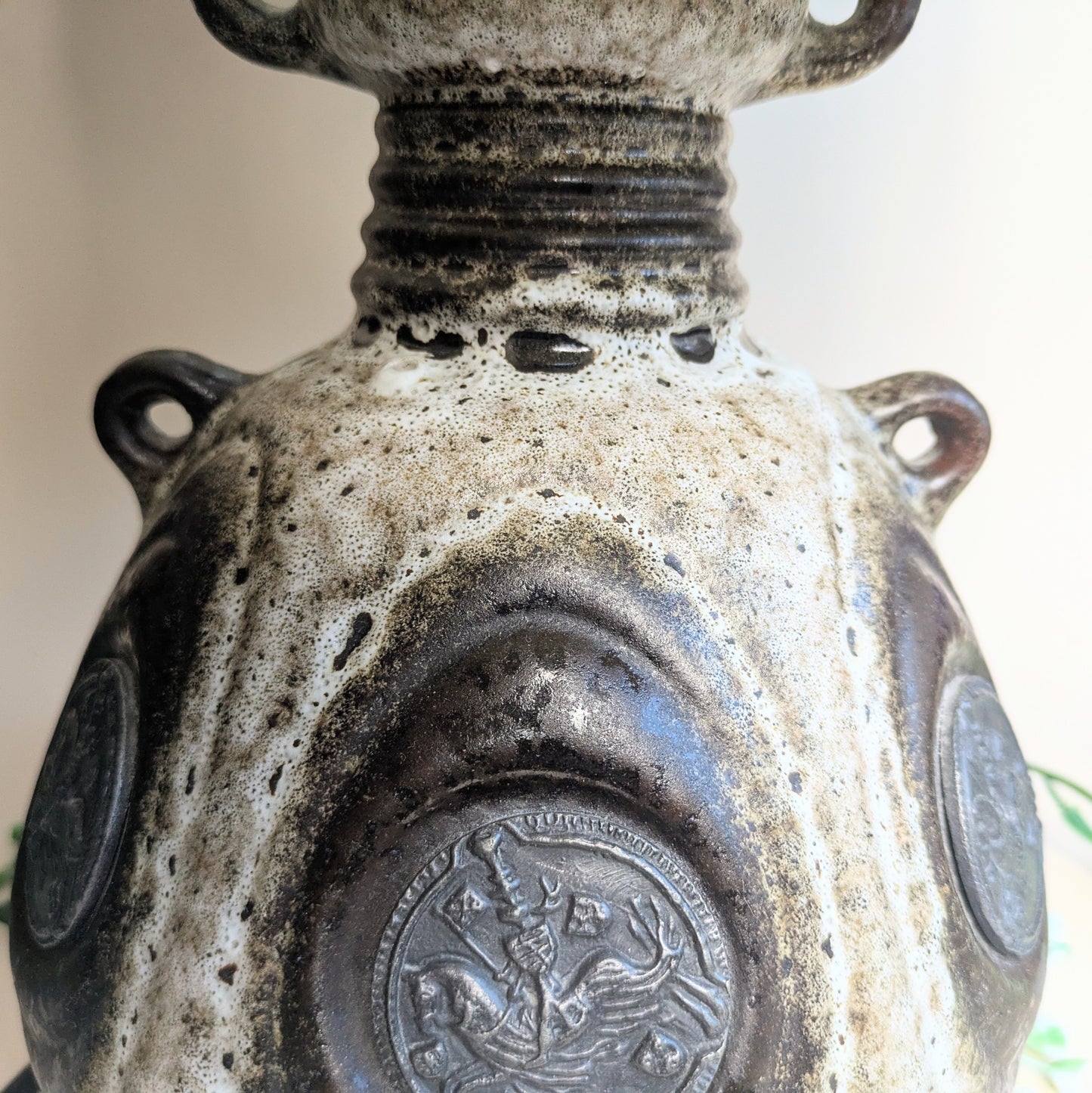 Table lamp coins