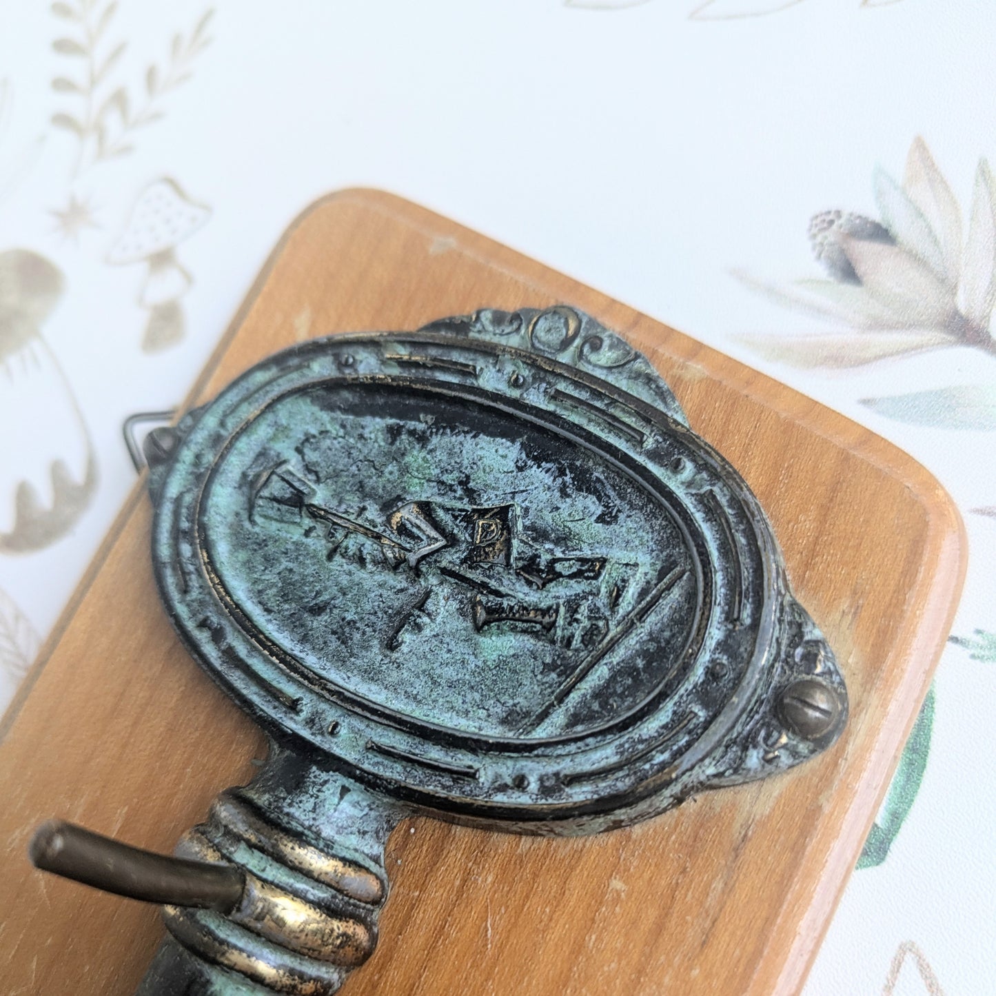 Key rack with metal key