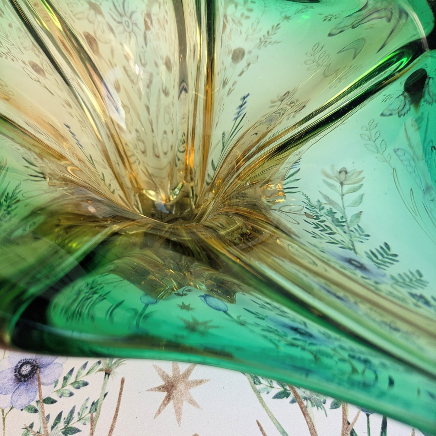 Murano pointed vase green