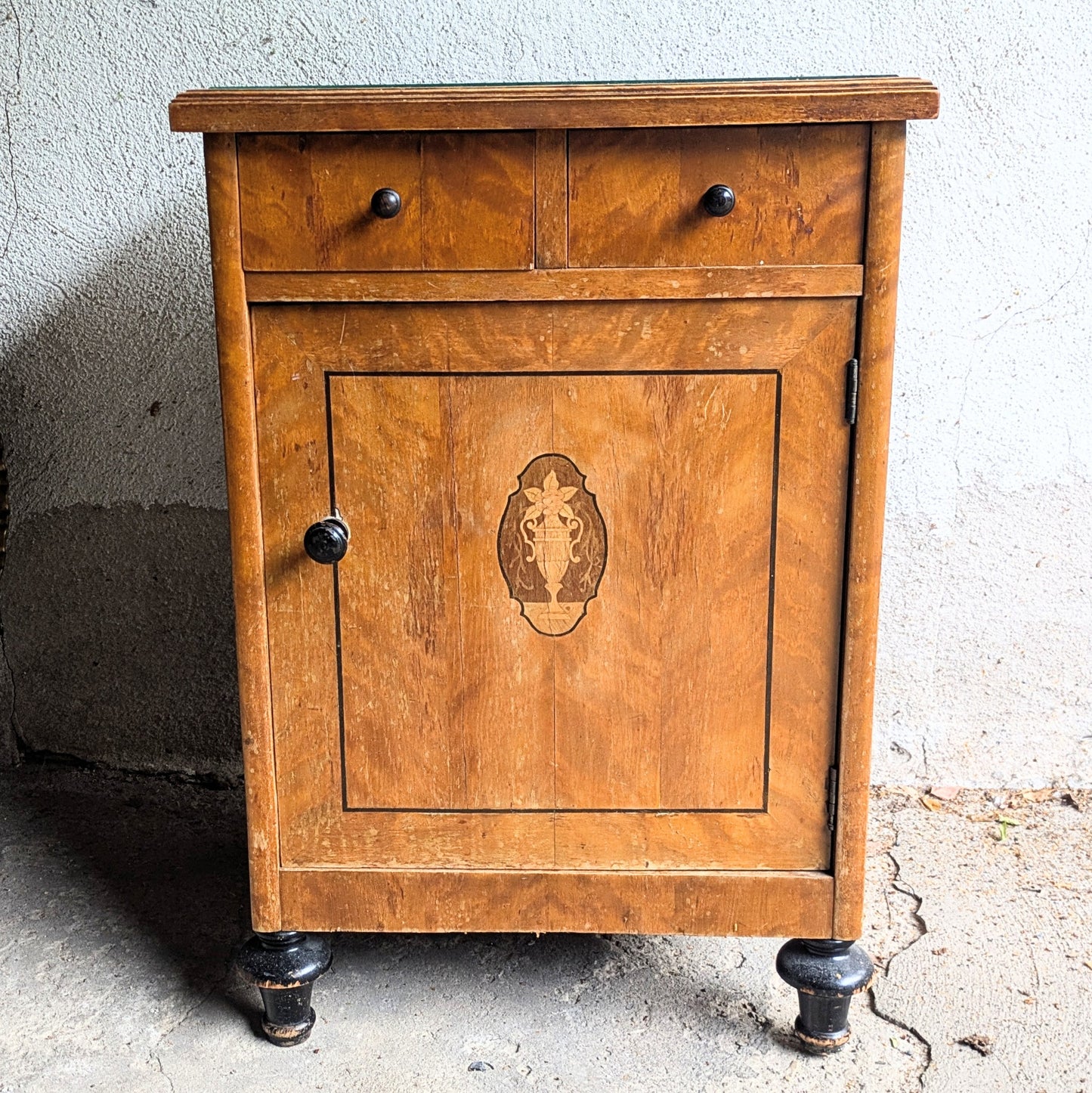 Small chest of drawers with inlays