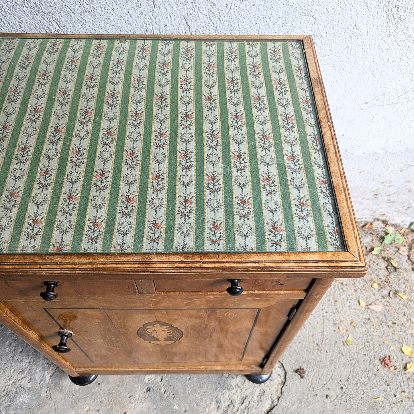 Small chest of drawers with inlays