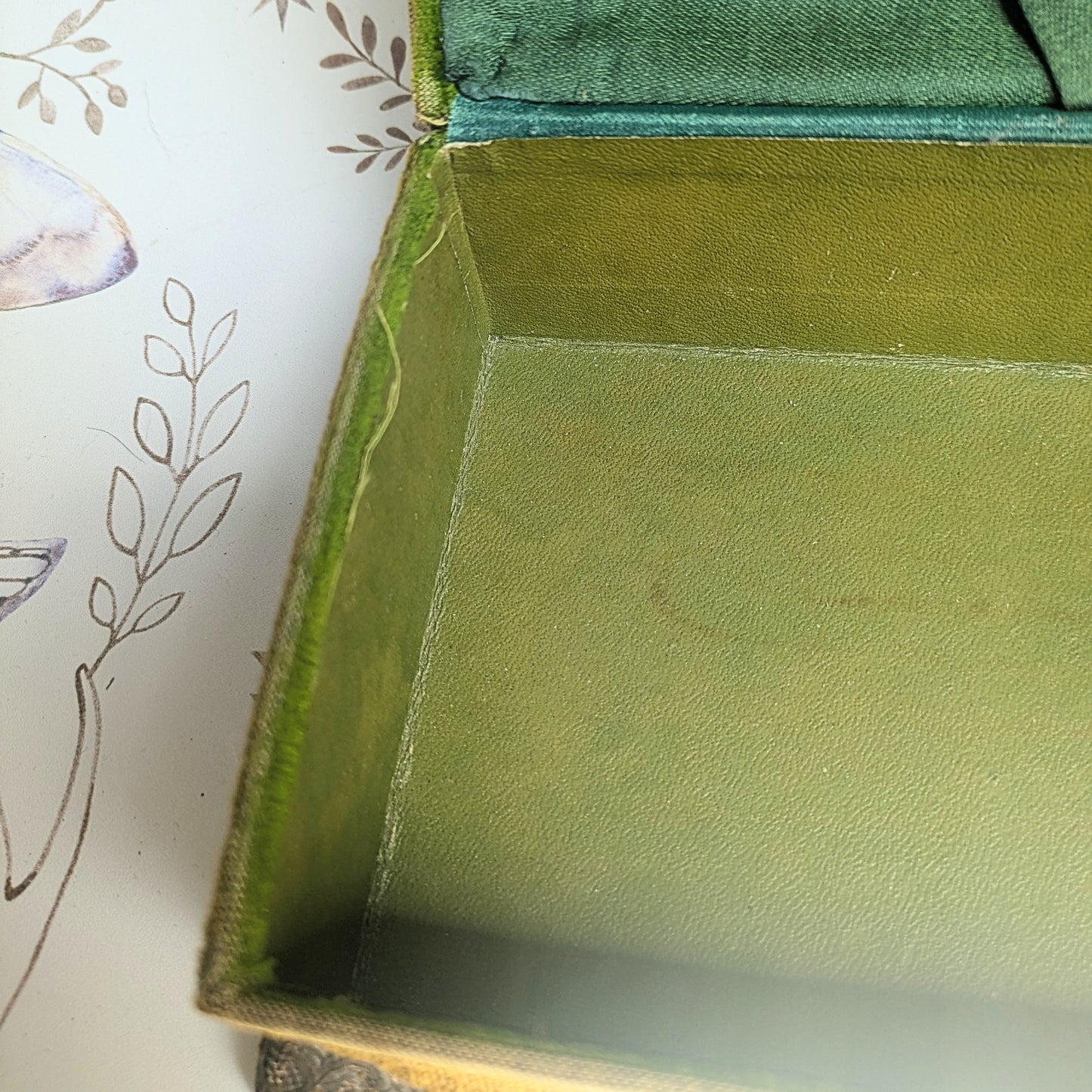 Jewelry box velvet green