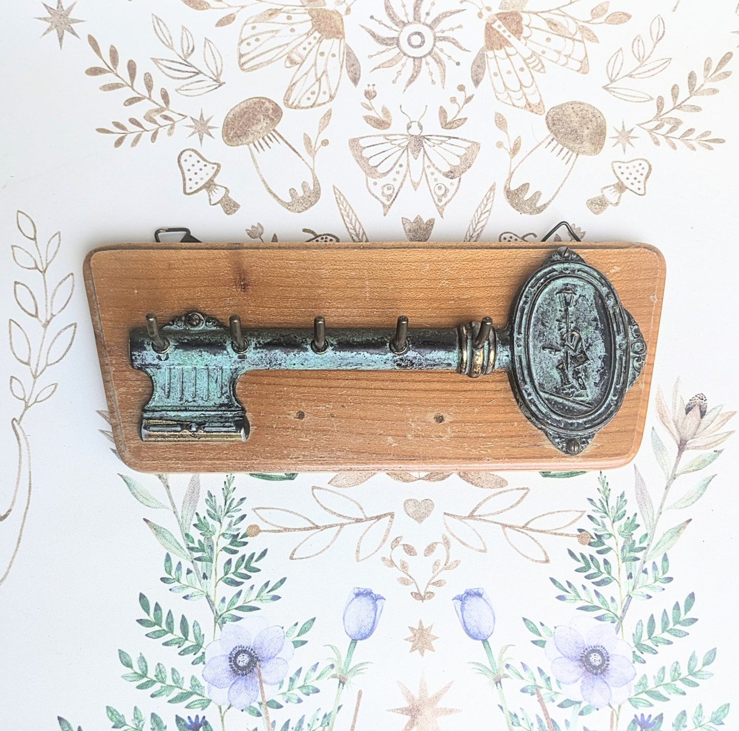 Key rack with metal key