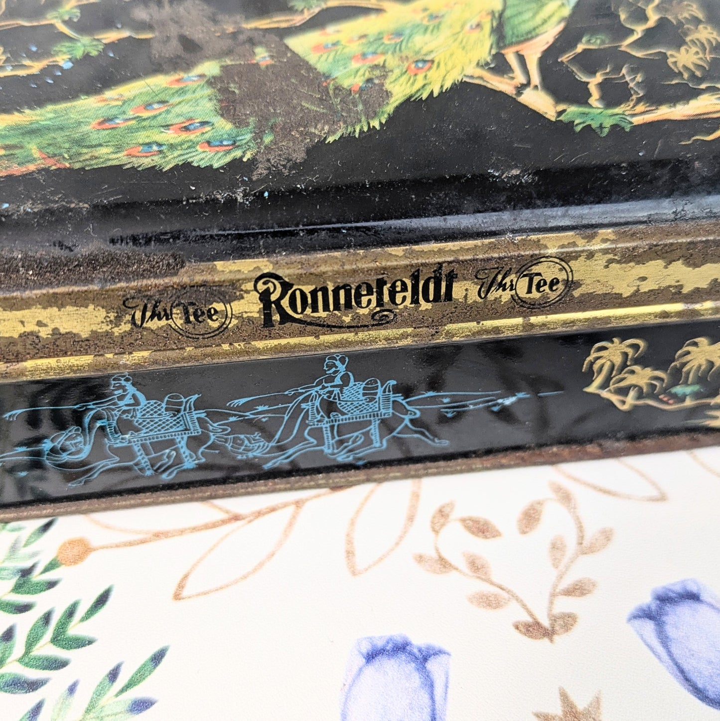 Peacock tea tin