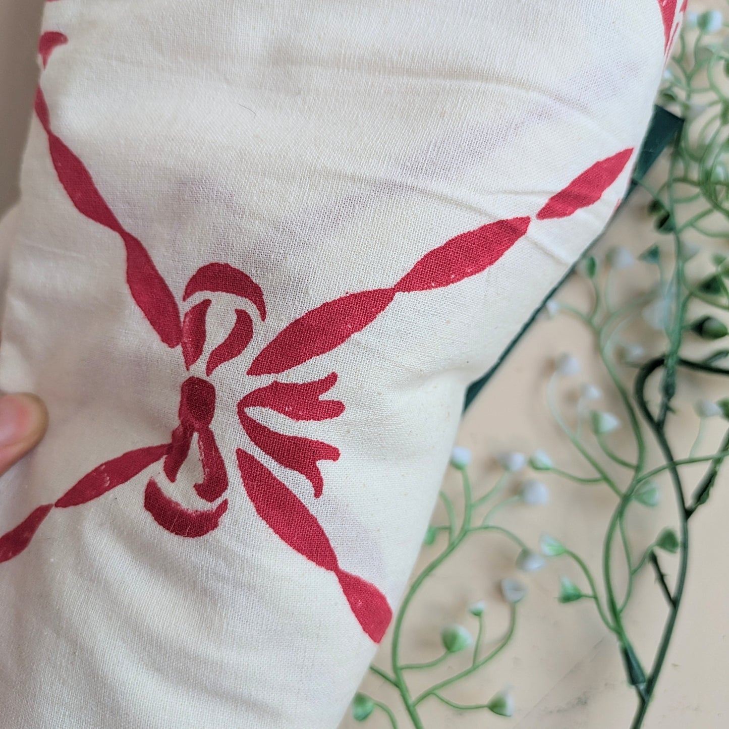 Tablecloth red bows