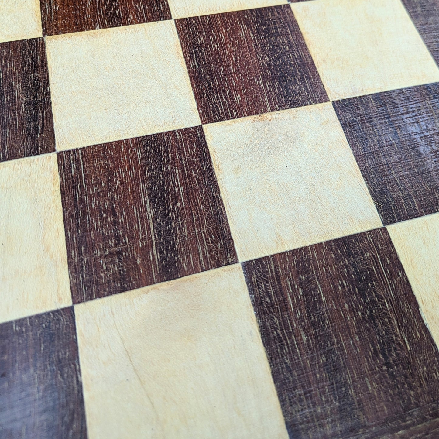 Chess table with 2 drawers