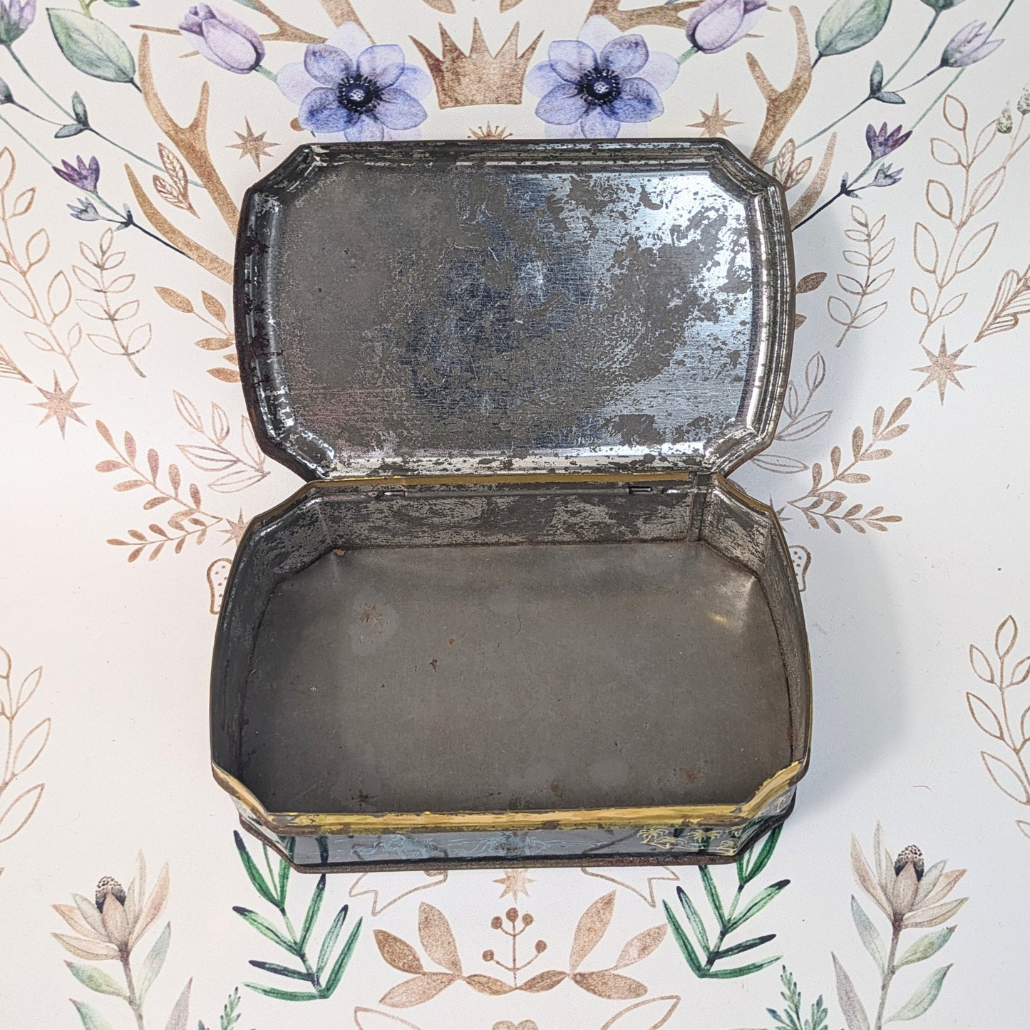 Peacock tea tin