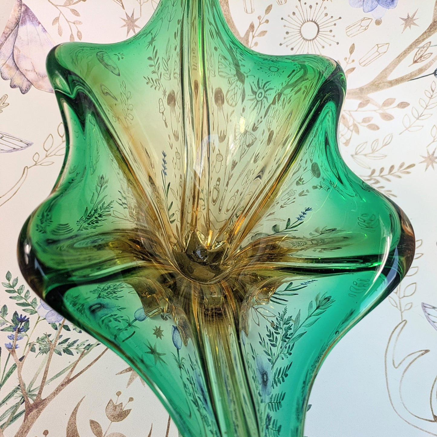 Murano pointed vase green