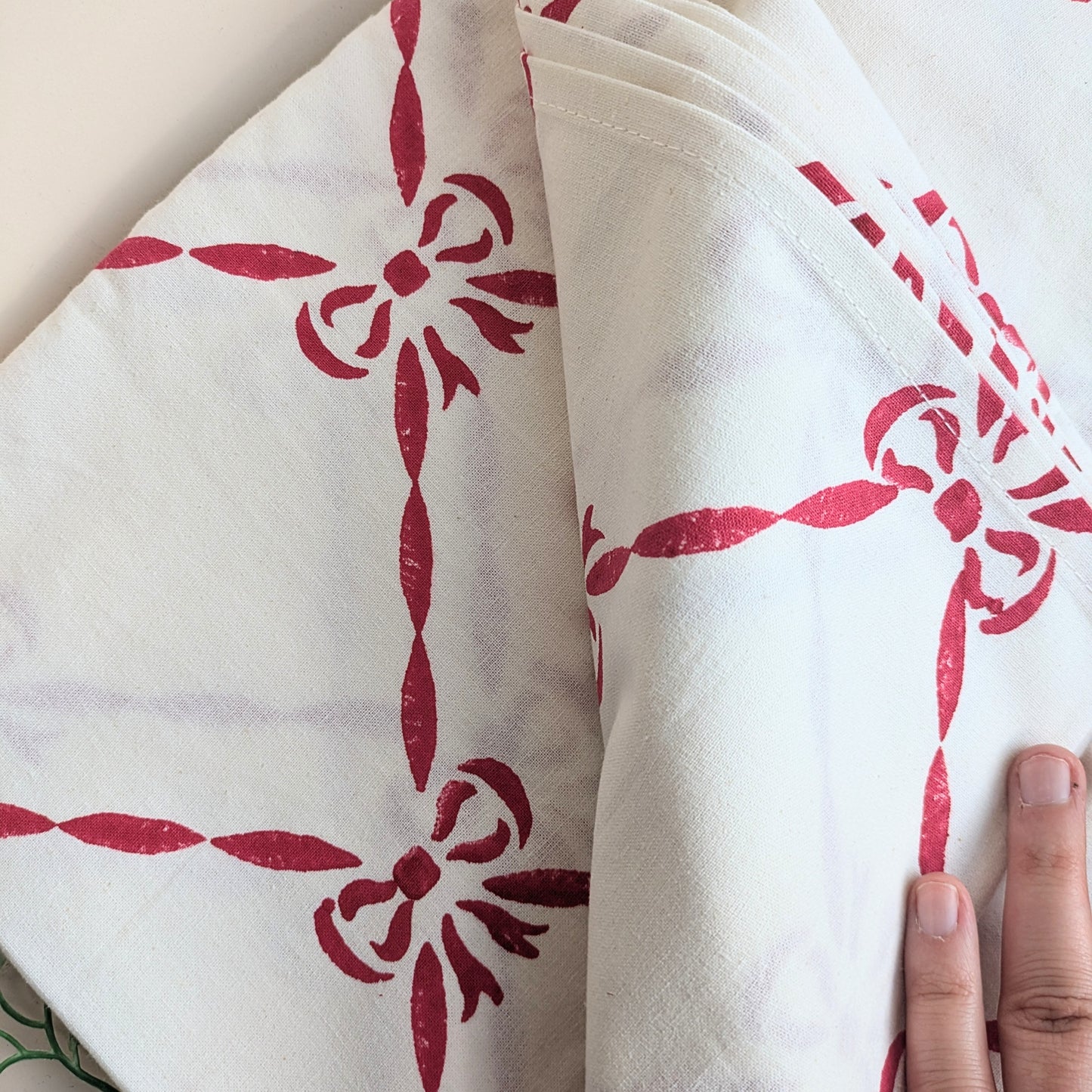 Tablecloth red bows