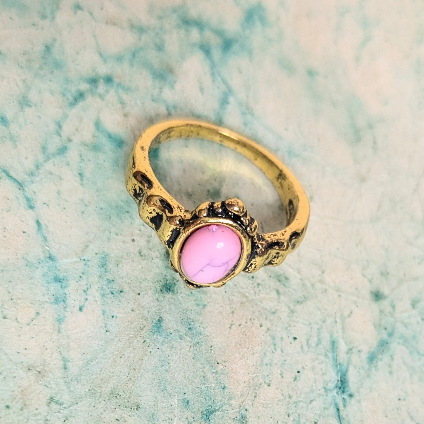 Ring mit rosa Marmorstein