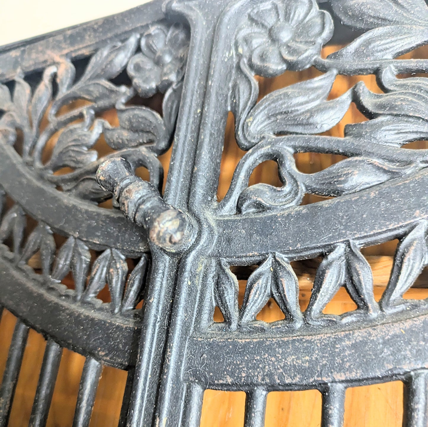 Wandregal Jugendstil Gusseisen