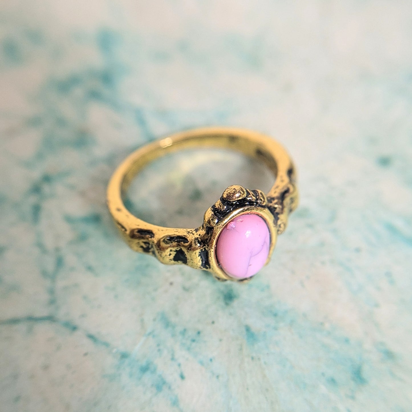 Ring mit rosa Marmorstein